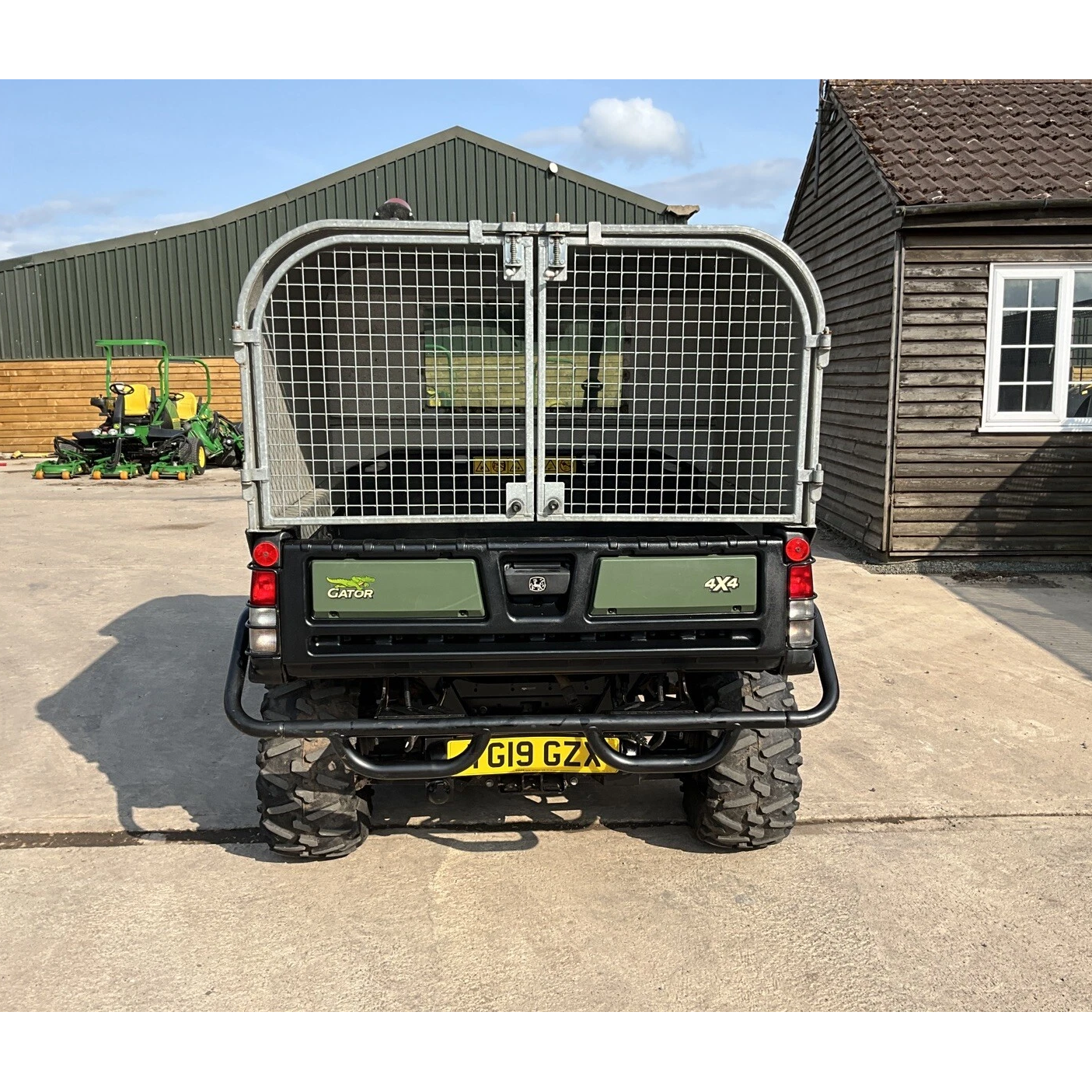 2019 ROAD LEGAL JOHN DEERE 865M GATOR 695