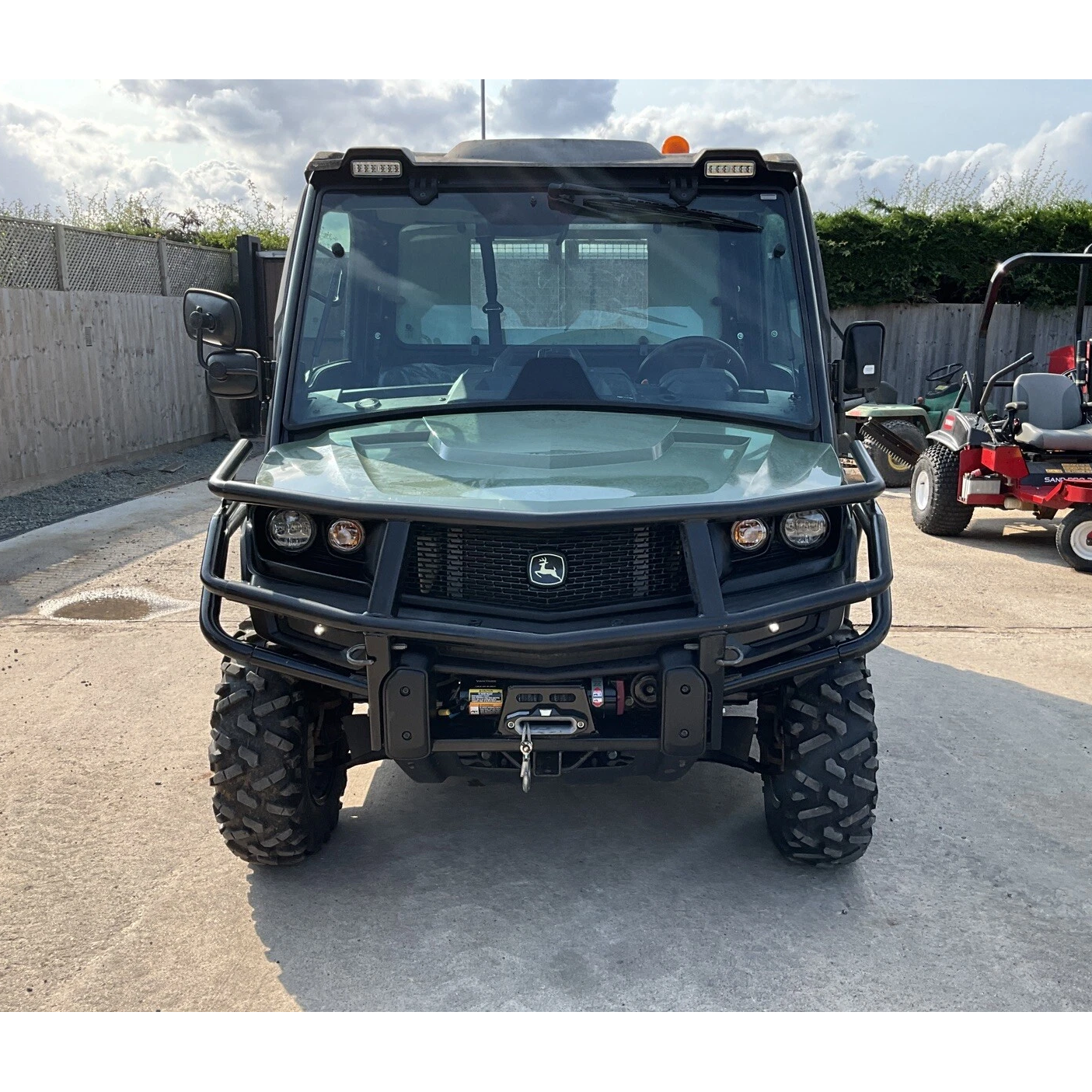 2019 ROAD LEGAL JOHN DEERE 865M GATOR 695