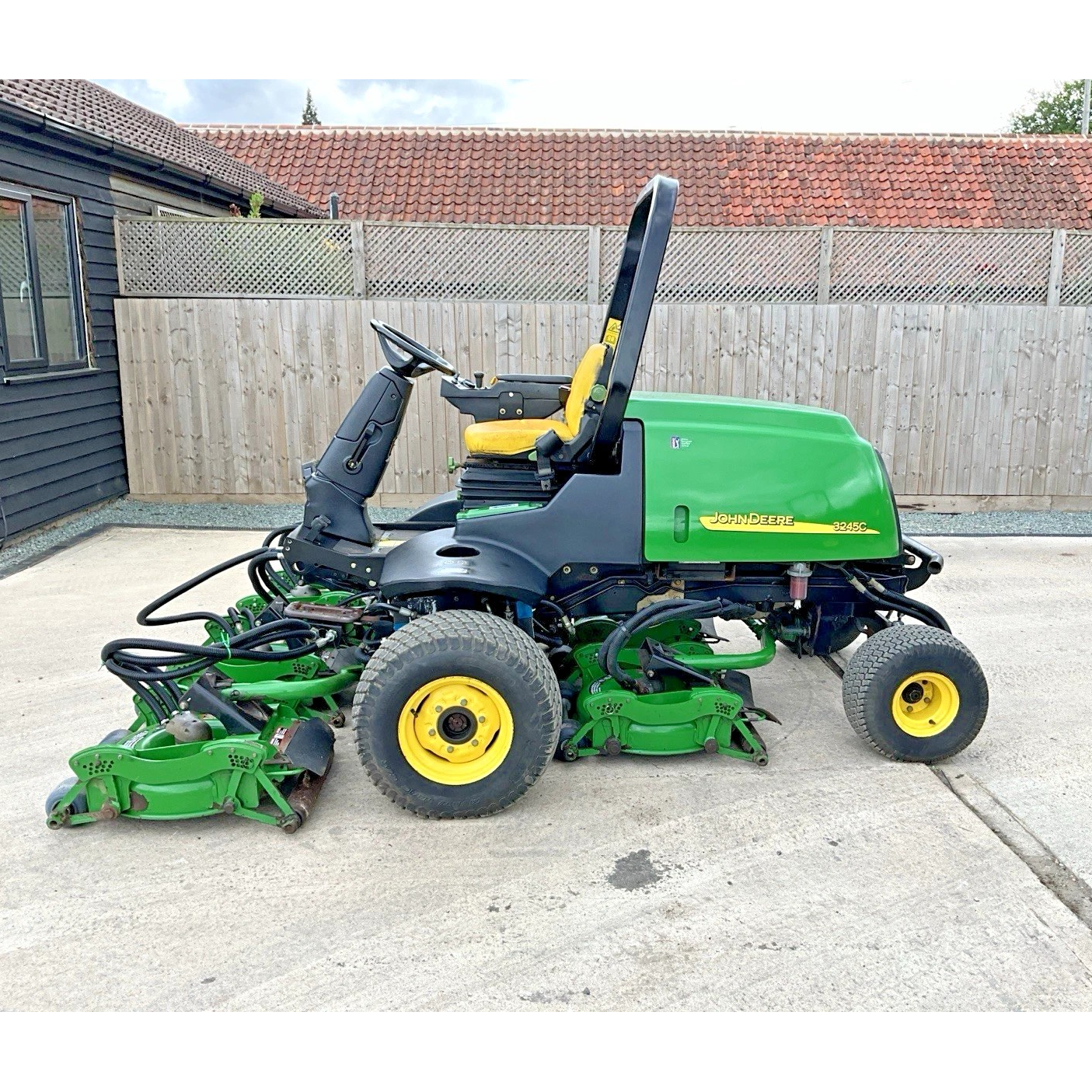 JOHN DEERE 3245C