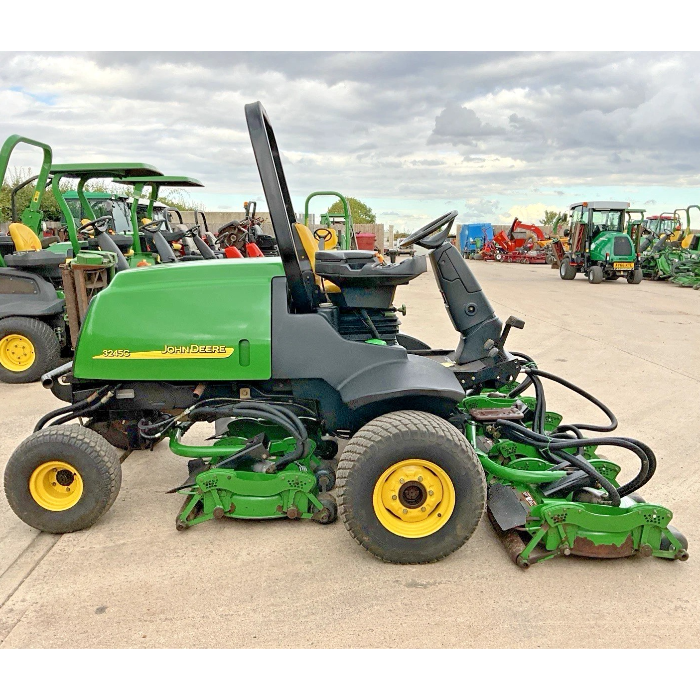 JOHN DEERE 3245C