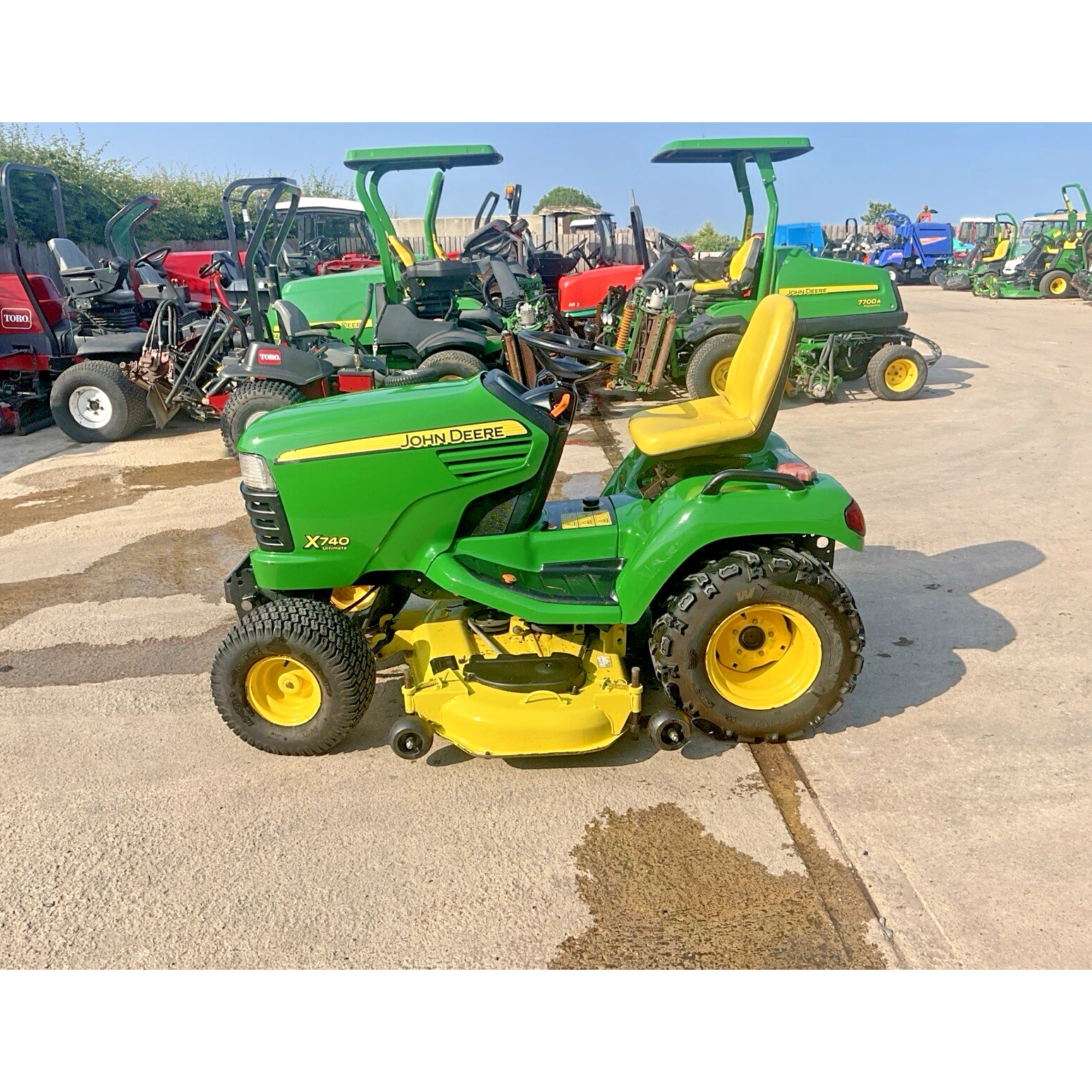 JOHN DEERE X740 923
