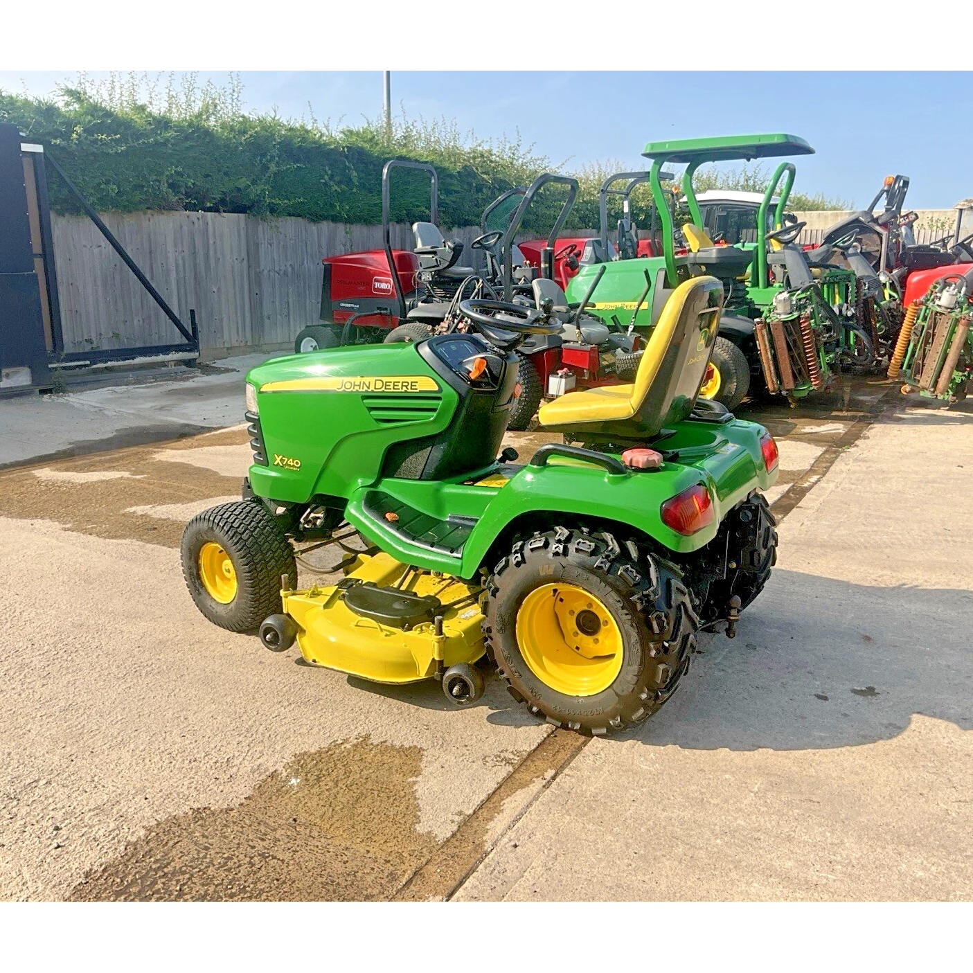 JOHN DEERE X740 923