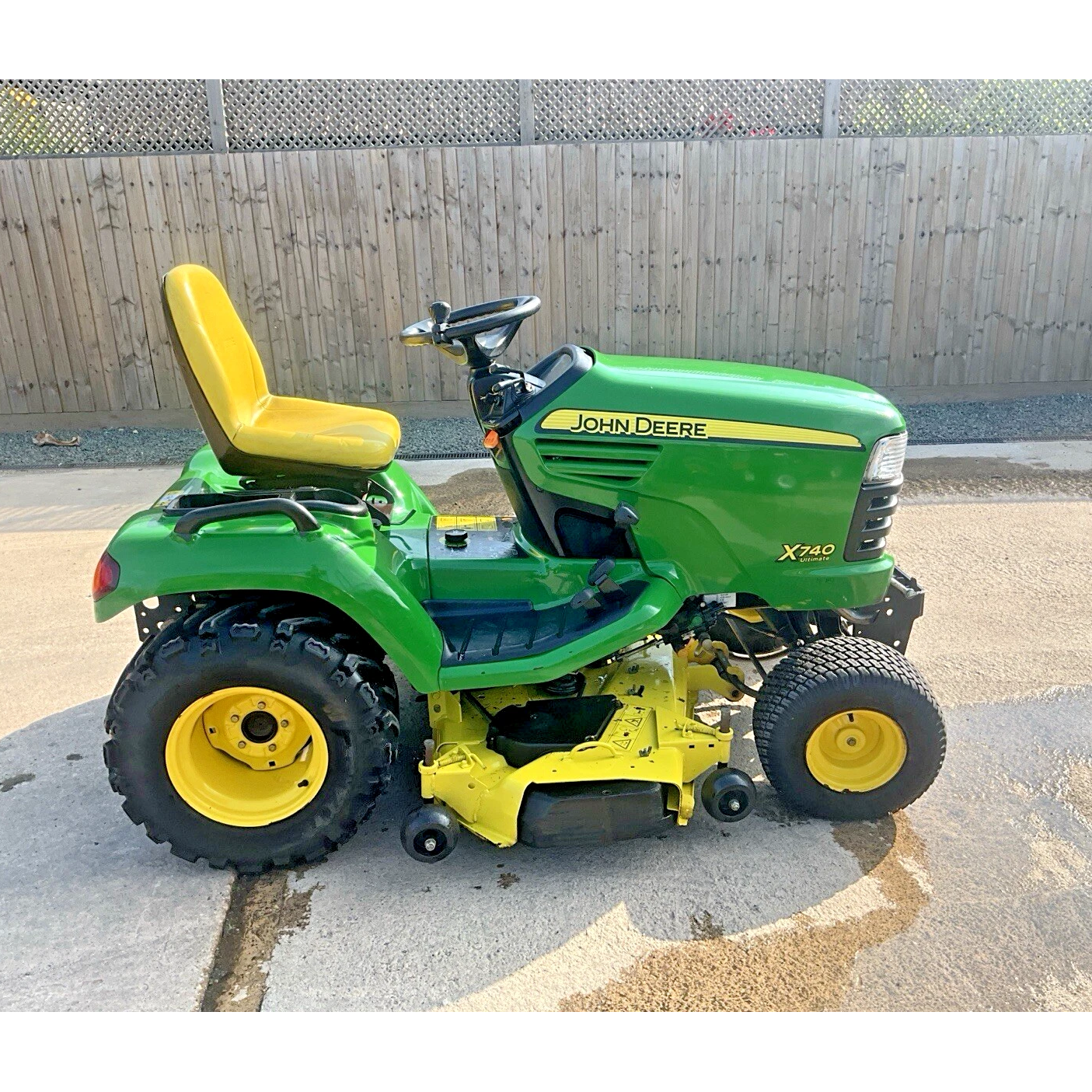 JOHN DEERE X740 923