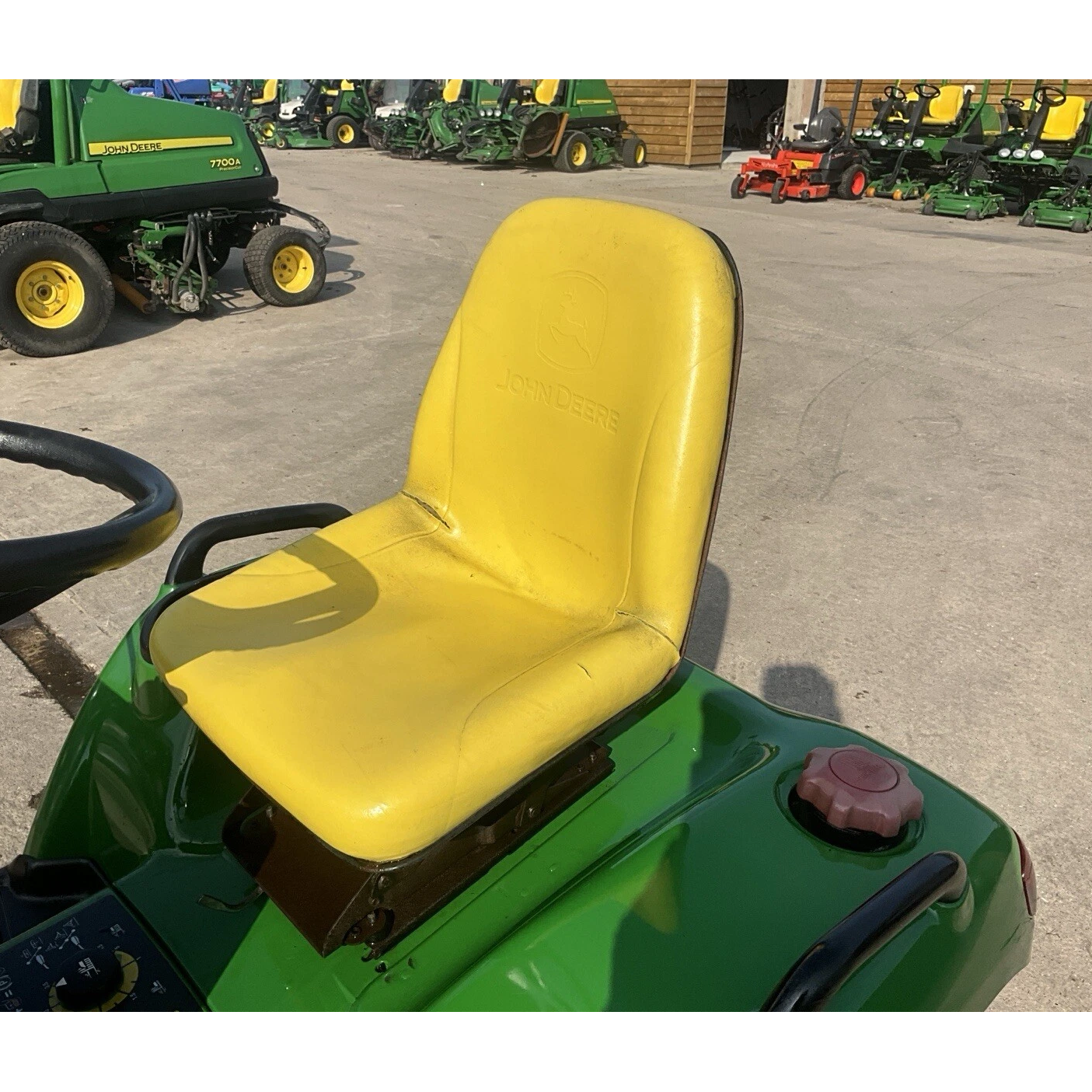 JOHN DEERE X740 923