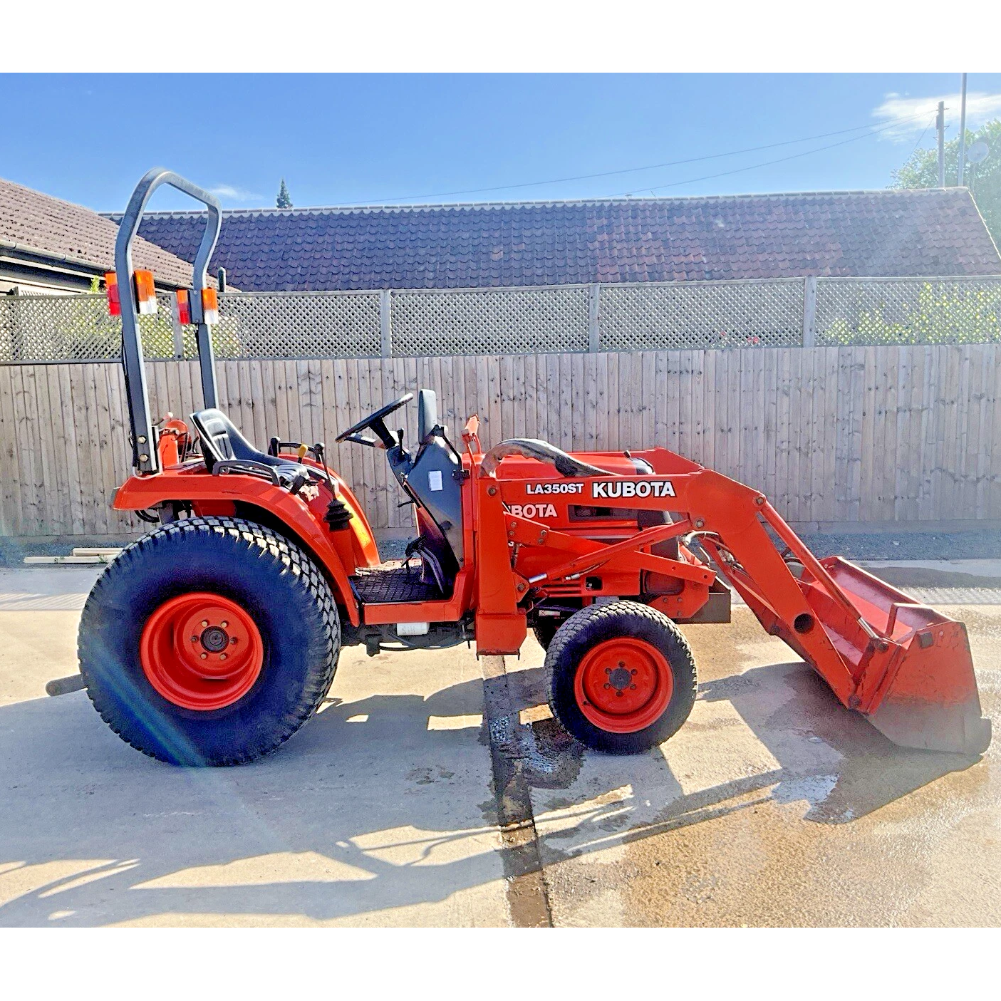 KUBOTA ST30 30HP 4WD COMPACT TRACTOR
