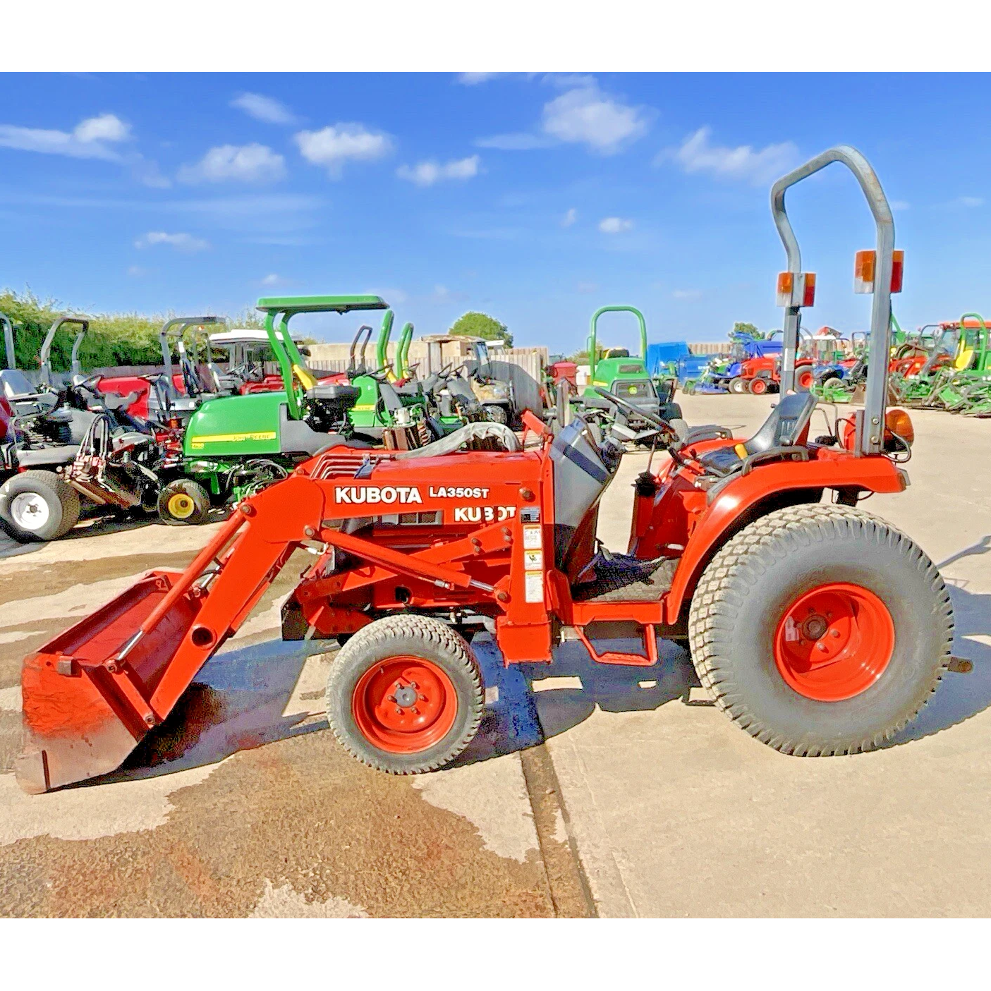 KUBOTA ST30 30HP 4WD COMPACT TRACTOR
