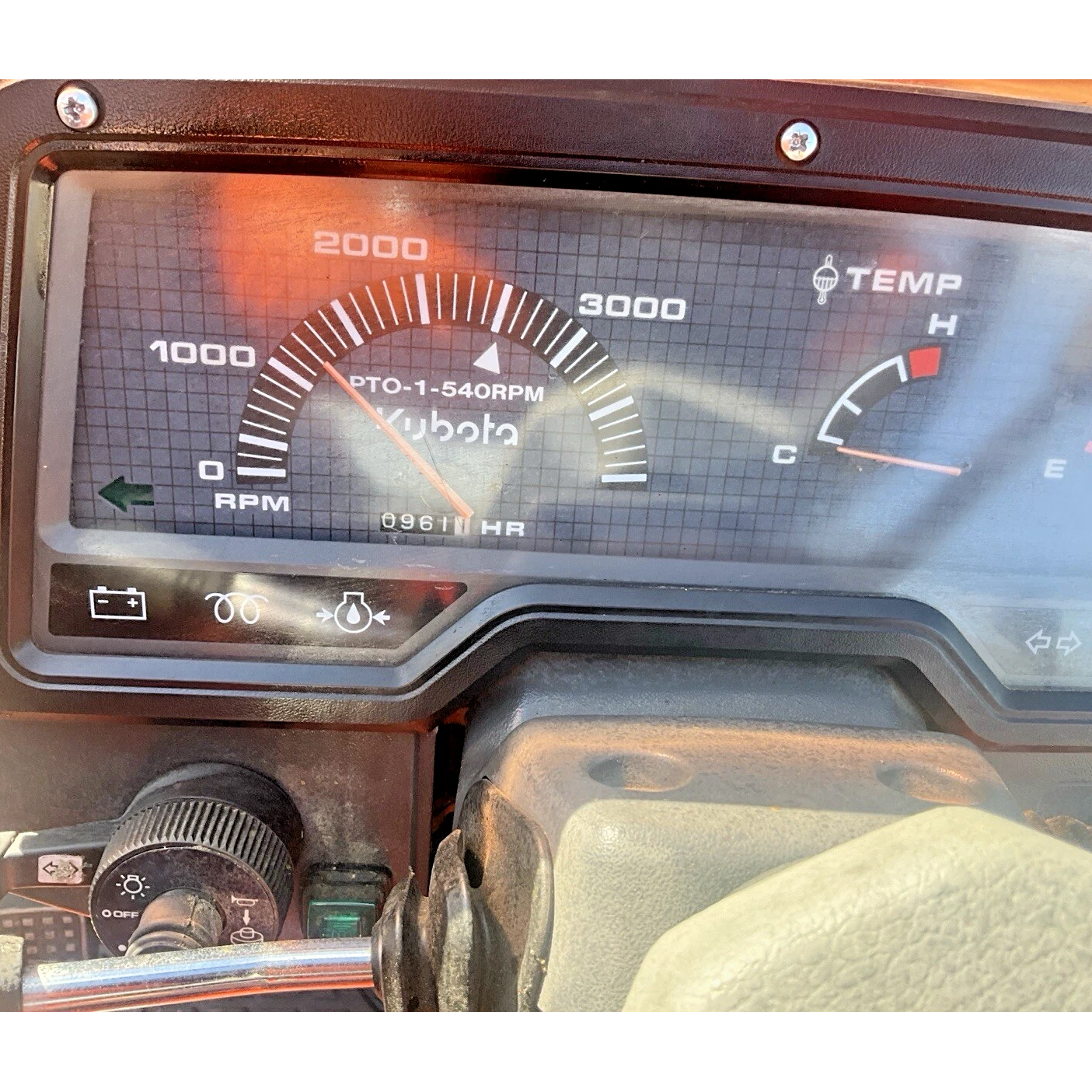 KUBOTA ST30 30HP