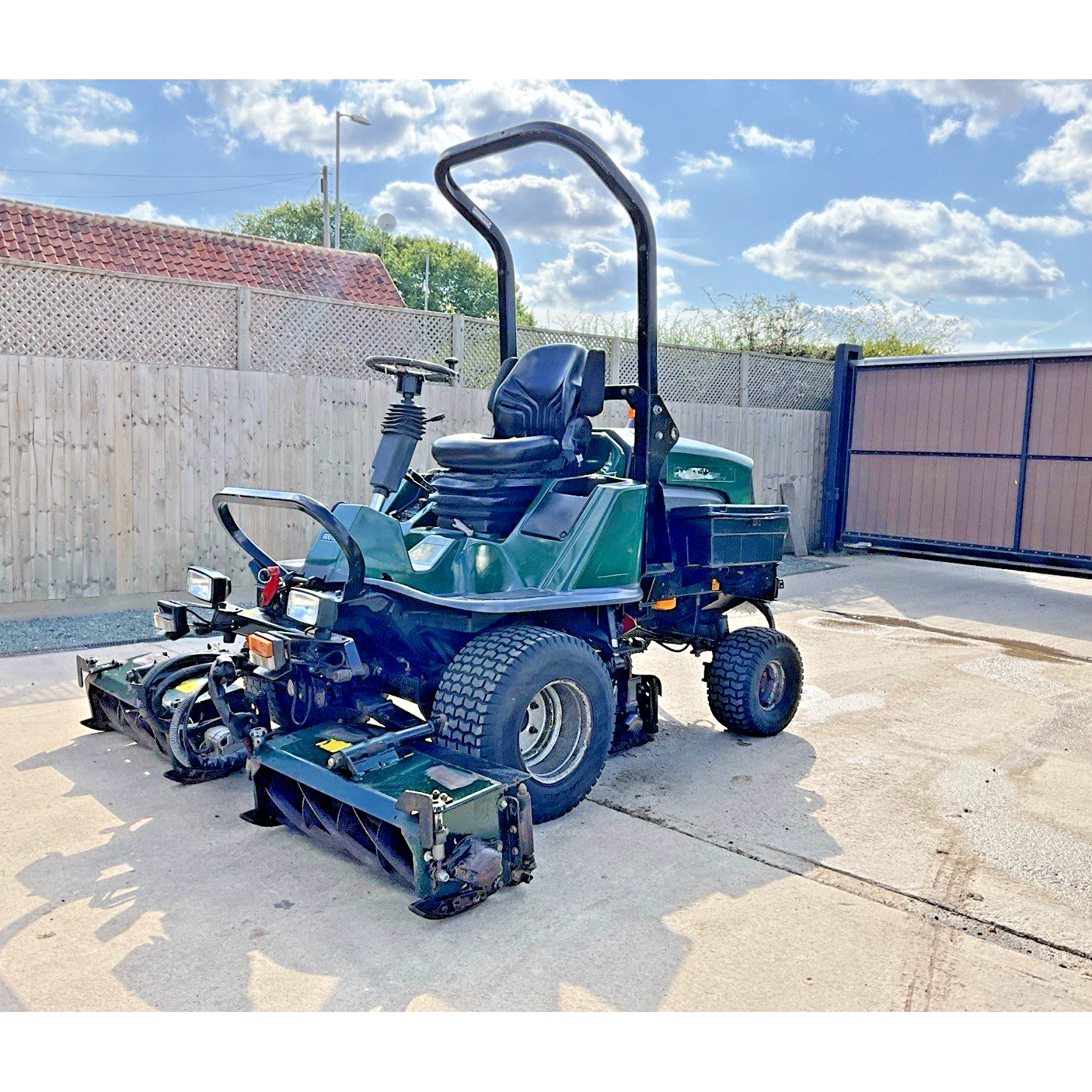 2006 HAYTER LT324 TRIPLE CYLINDER RIDE ON LAWN MOWER