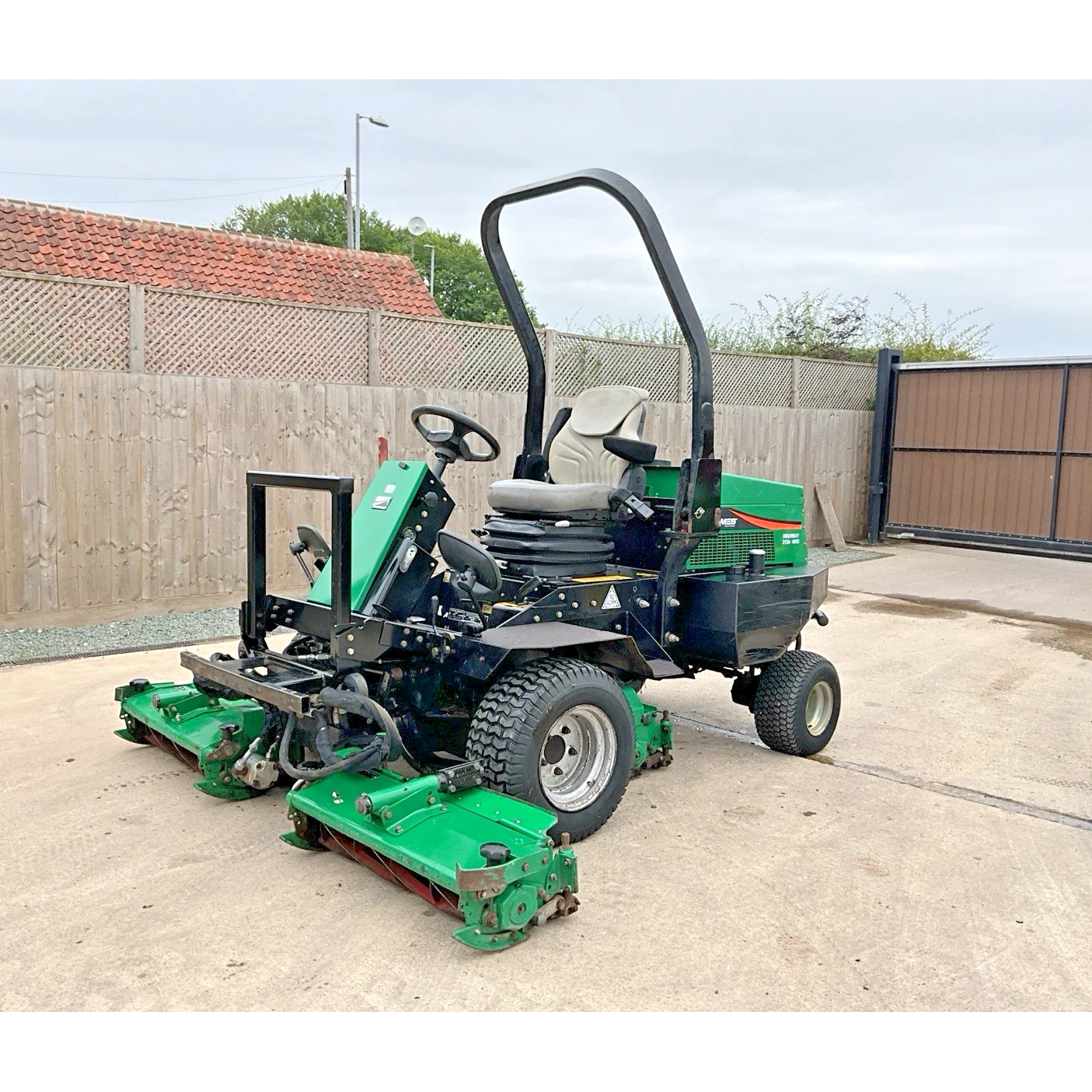2006 RANSOMES HIGHWAY 2130 TRIPLE CYLINDER RIDE ON LAWN MOWER