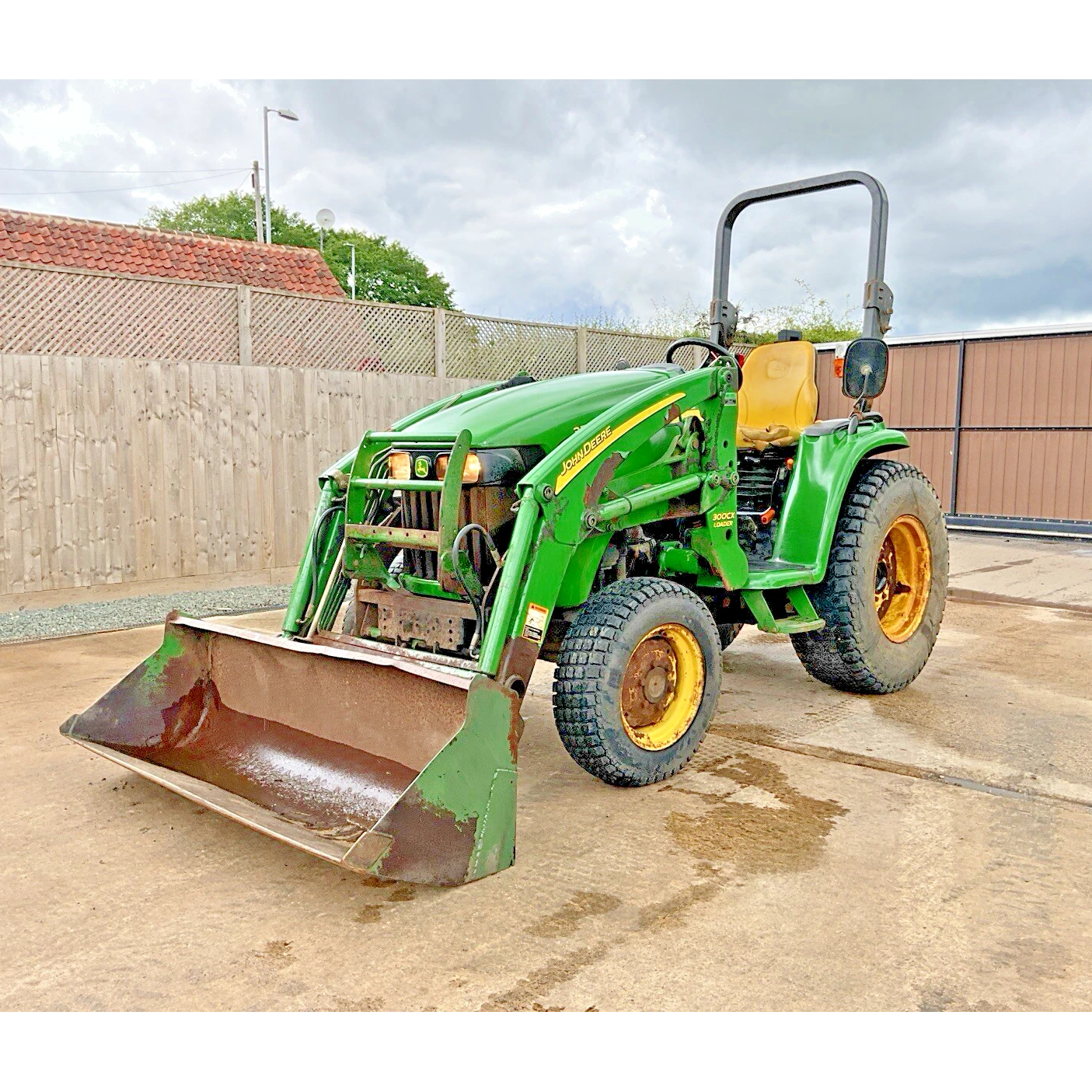 2007 JOHN DEERE 3520 35HP DIESEL 4WD COMPACT TRACTOR WITH LOADER