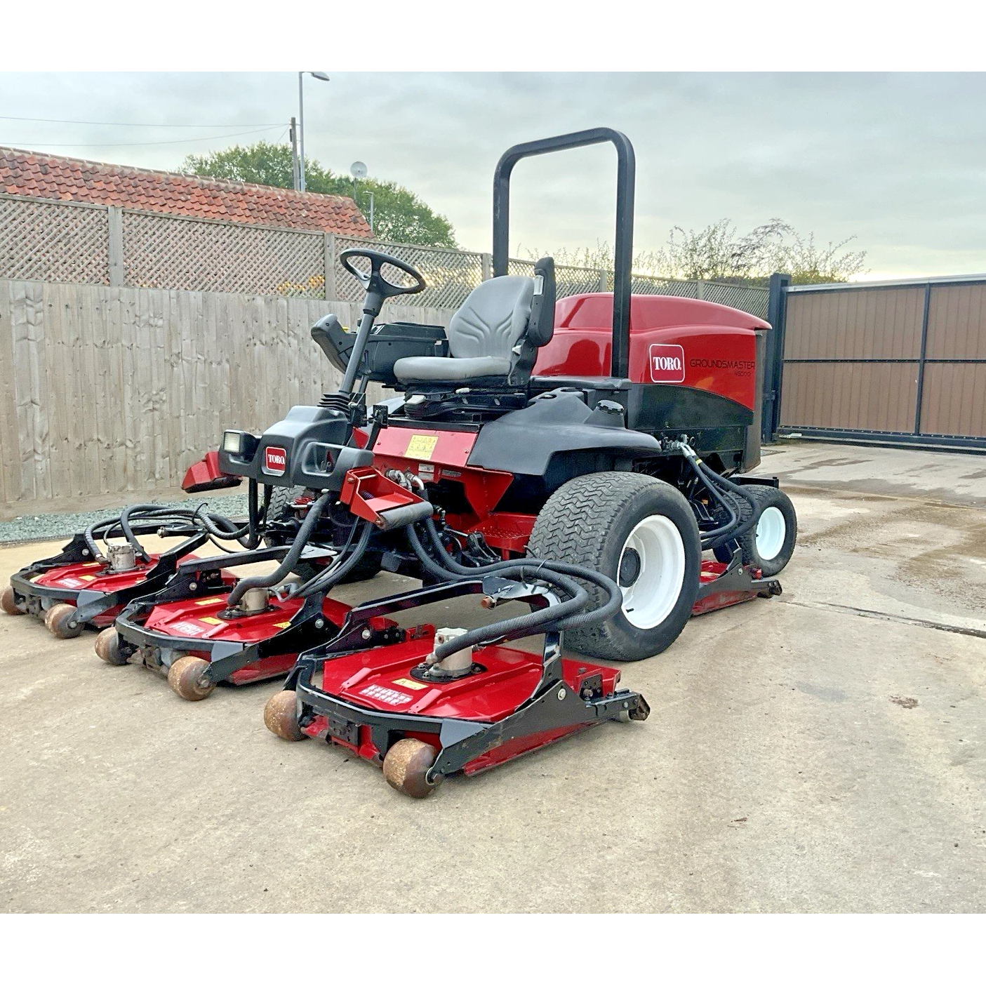 2009 TORO GROUNDMASTER 4500 5 GANG POD RIDE ON LAWN MOWER