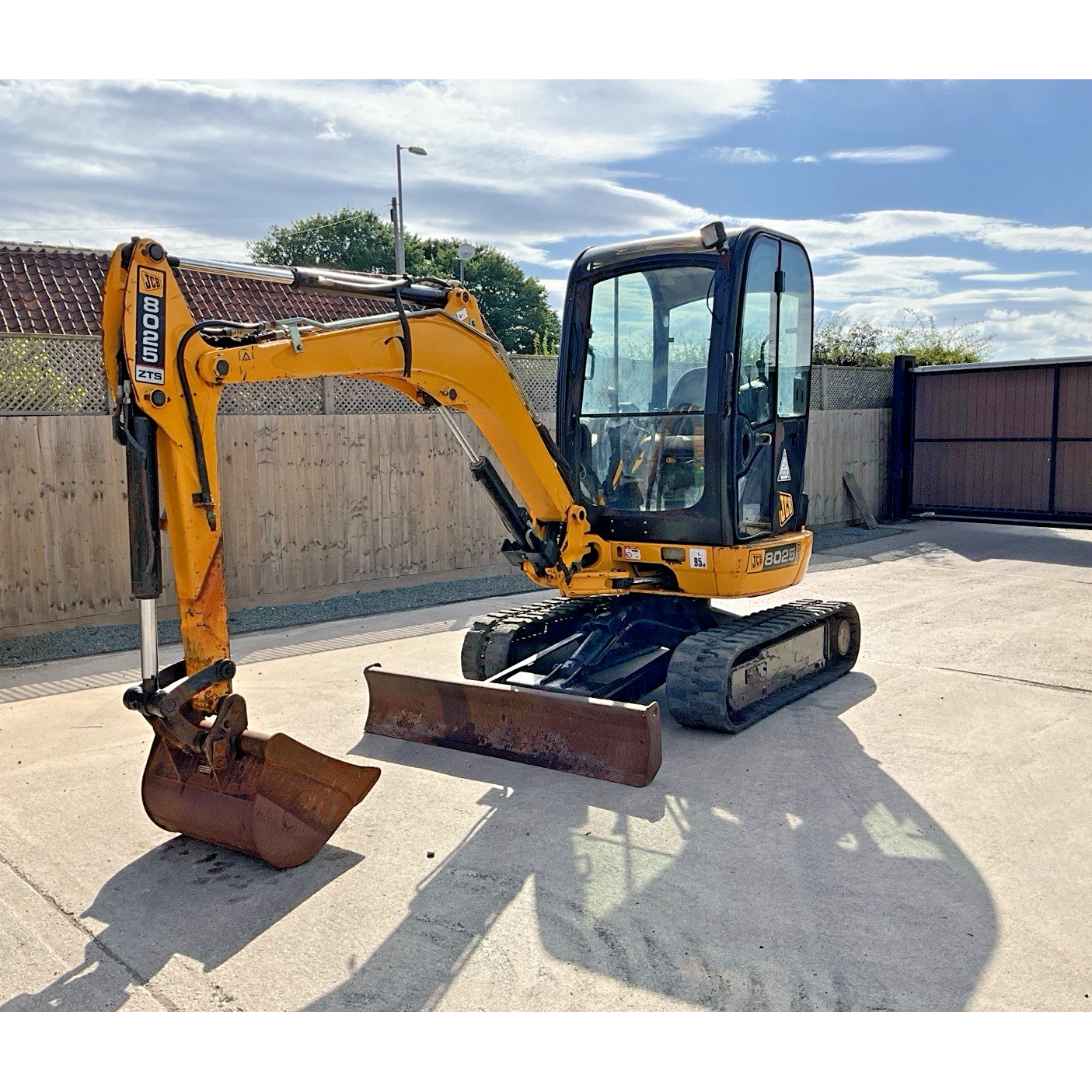 2011 JCB 8025 ZTS 2.5 TON MINI DIGGER