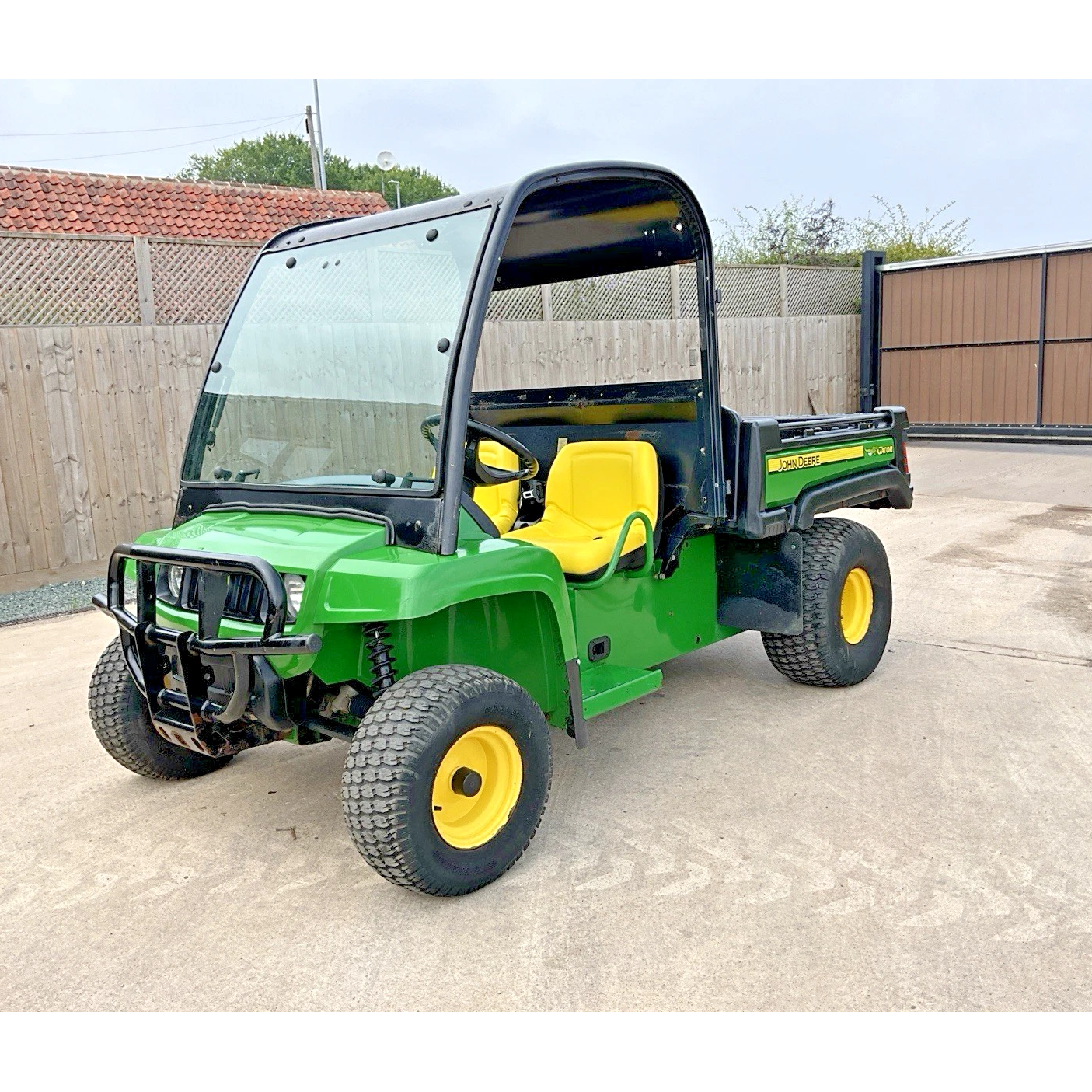 2011 JOHN DEERE 4X2 E GATOR