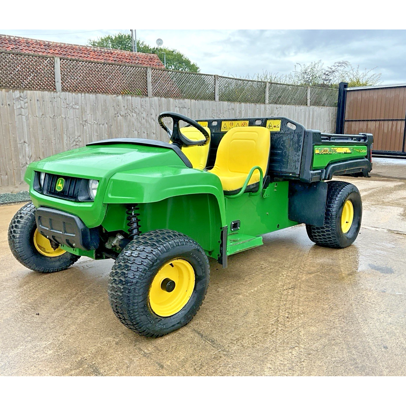 2011 JOHN DEERE 4X2 E GATOR - 2030Hours