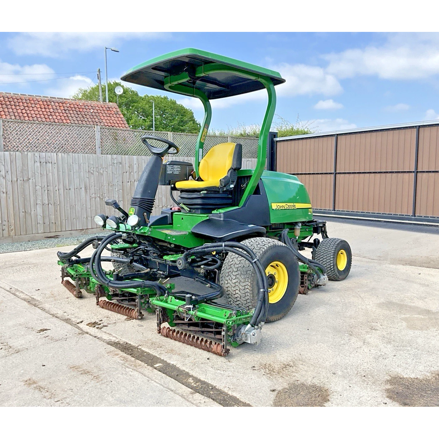 2011 JOHN DEERE 7700A 5 GANG FAIRWAY RIDE ON MOWER
