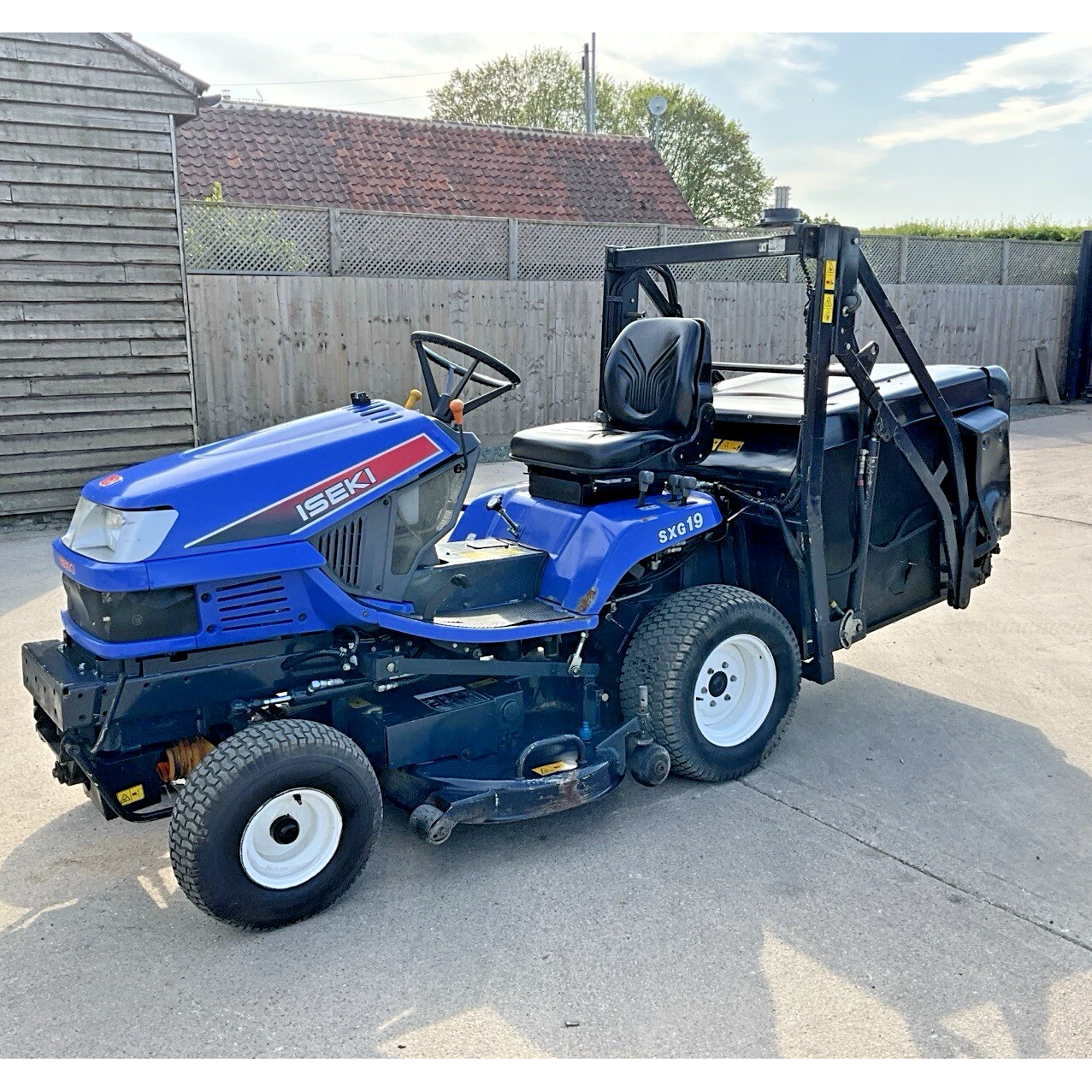 2012 ISEKI SXG19 HIGH TIP DIESEL RIDE ON LAWN MOWER