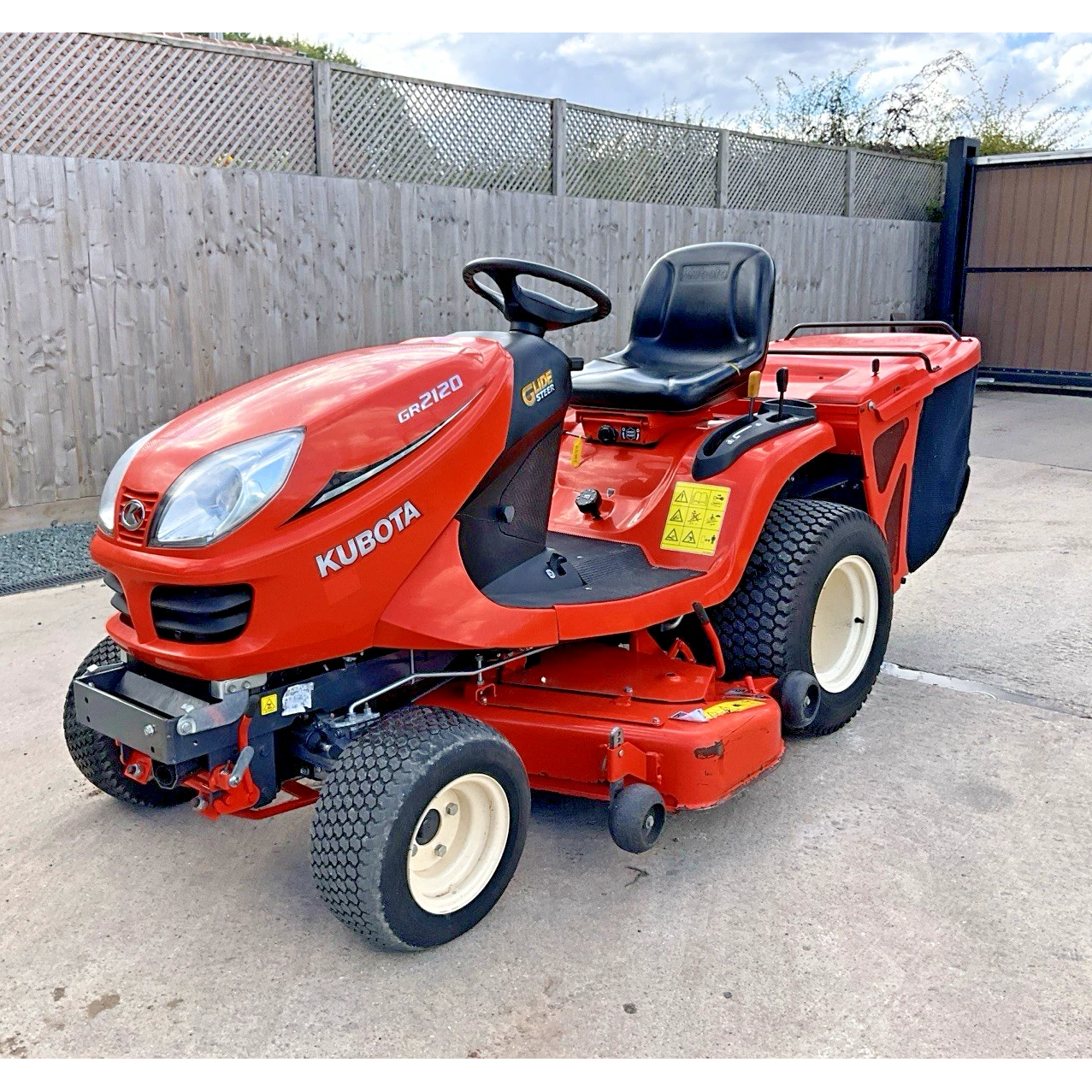 2012 KUBOTA GR2120 4WD DIESEL RIDE ON LAWN MOWER