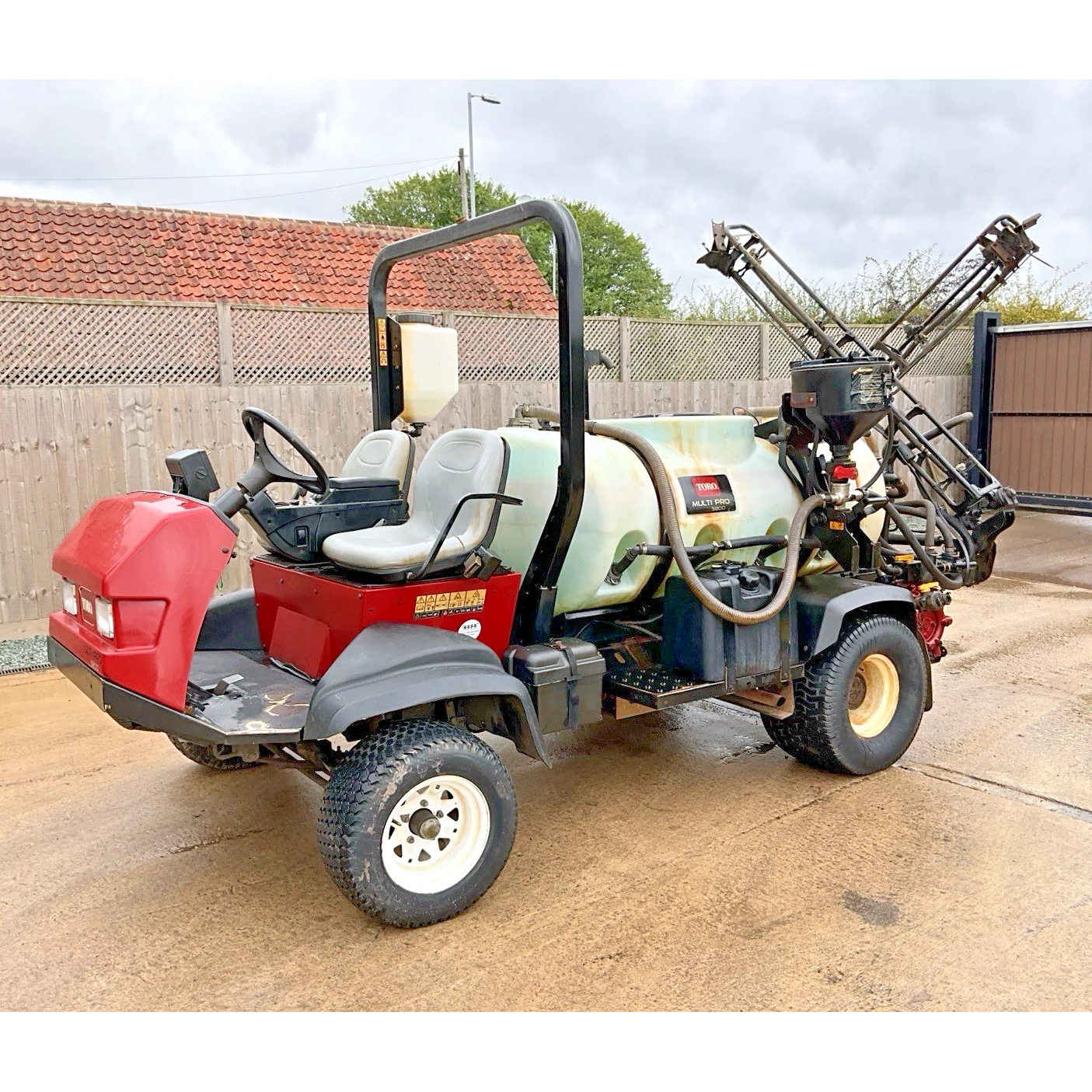 2012 TORO MULTI-PRO 5800 GOLF TURF UTILITY VEHICLE WITH SPRAYER UNIT