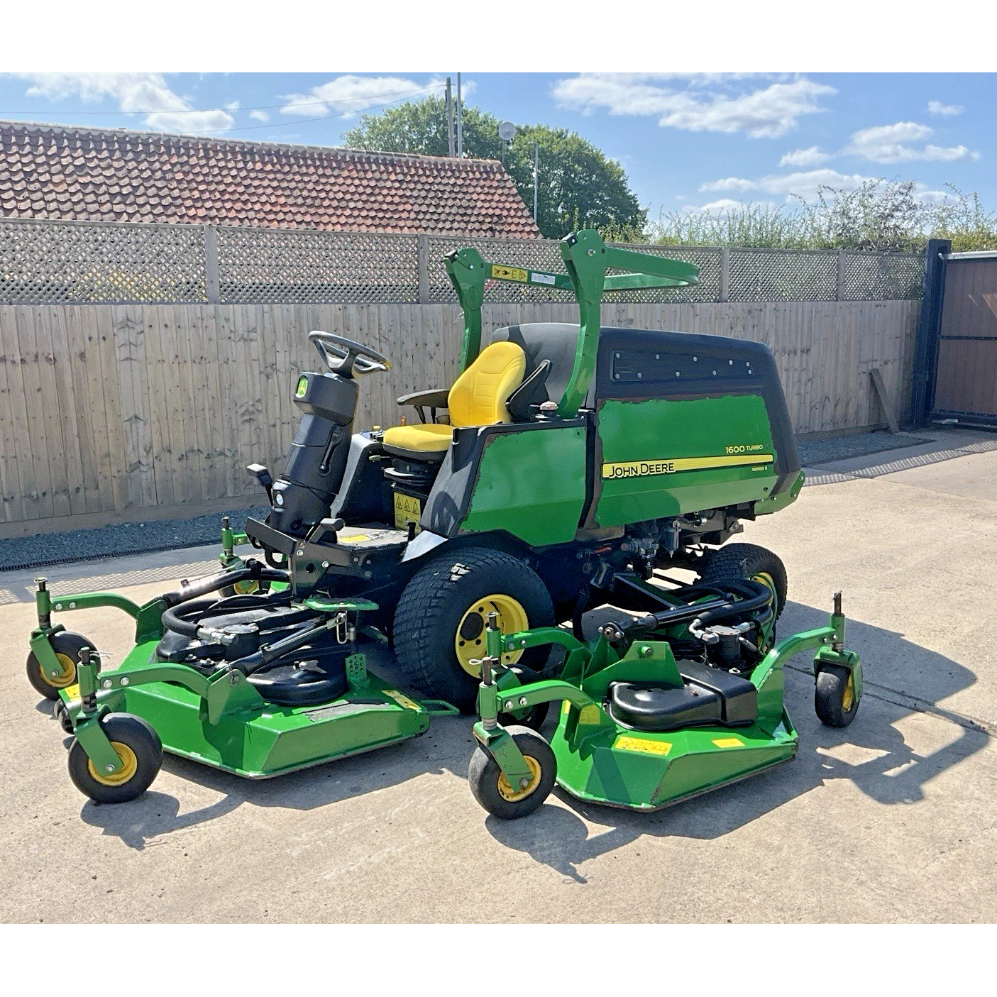 2013 JOHN DEERE 1600 T - SERIES 2 WIDE AREA BATWING MOWER