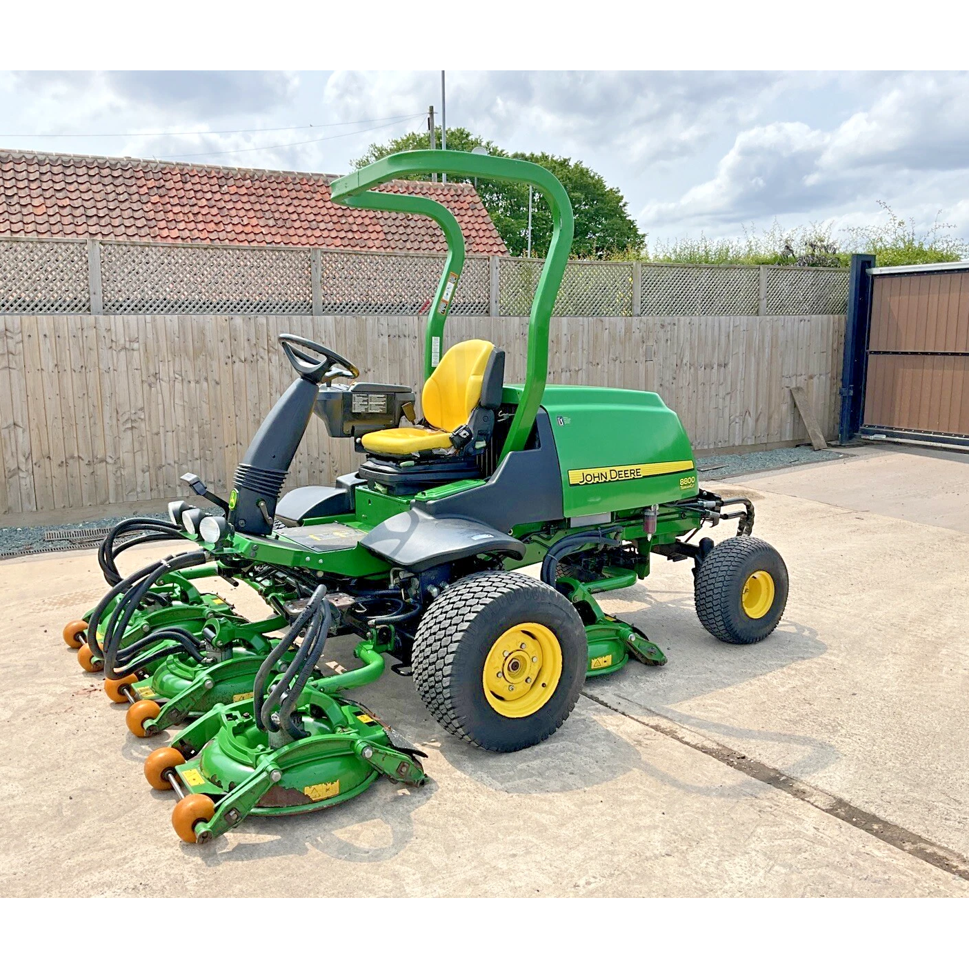 2014 JOHN DEERE 8800 5 GANG POD WIDE AREA RIDE ON LAWN MOWER