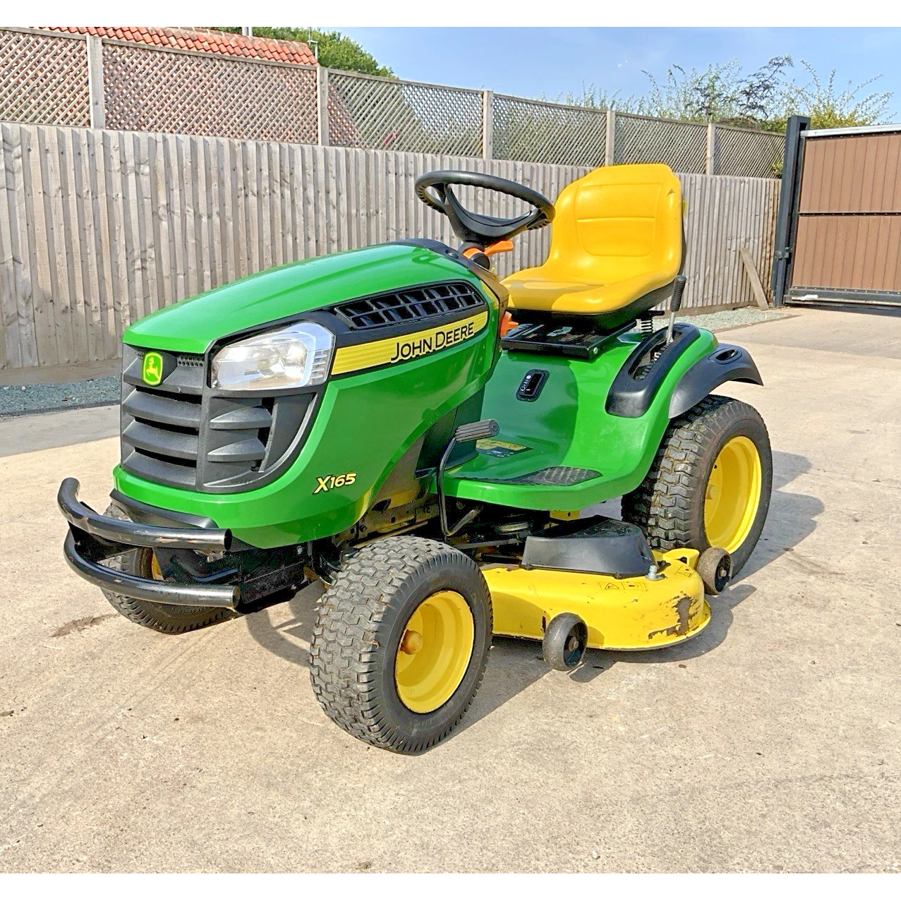 2014 JOHN DEERE X165 RIDE ON LAWN MOWER