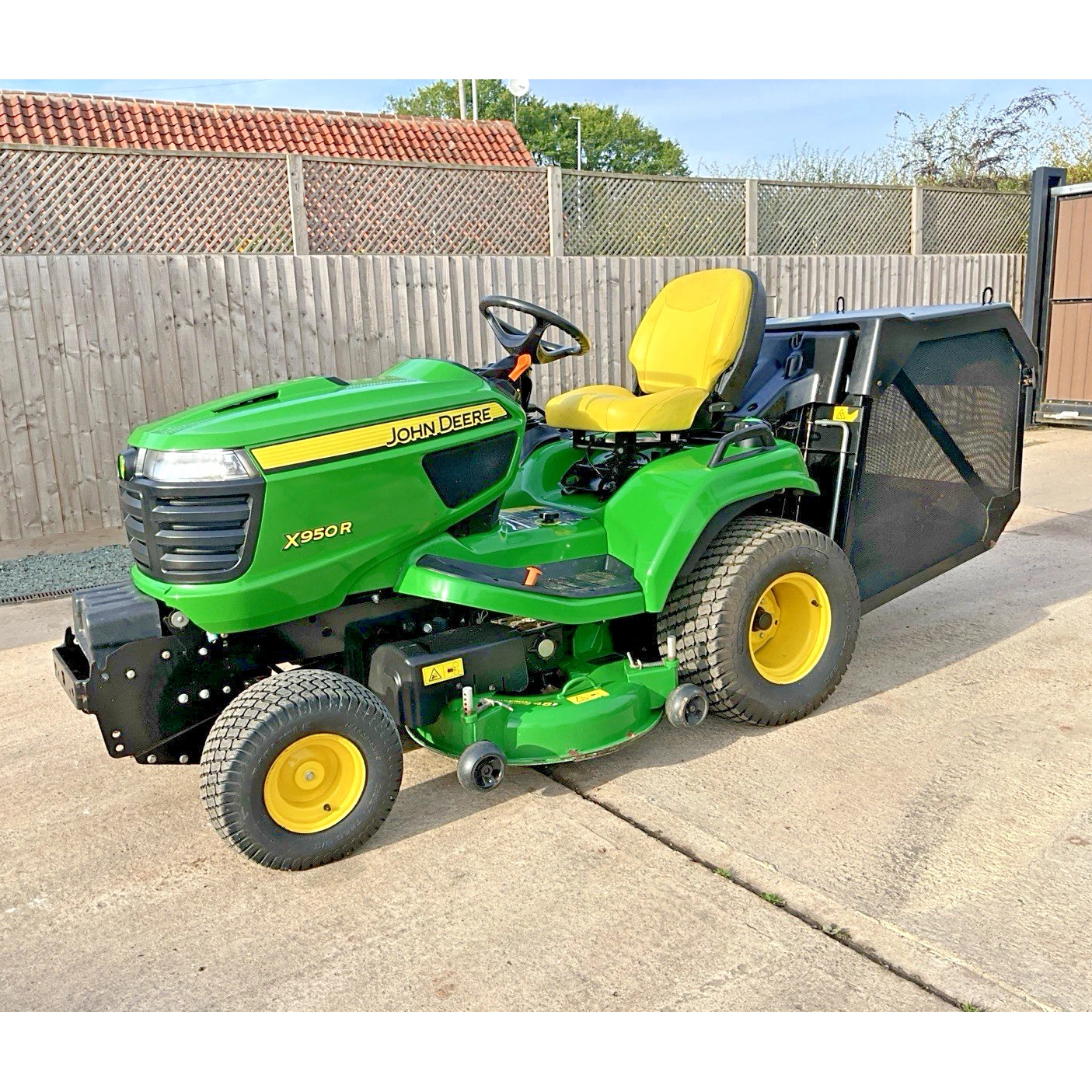 2014 JOHN DEERE X950R LOW TIP RIDE ON LAWN MOWER