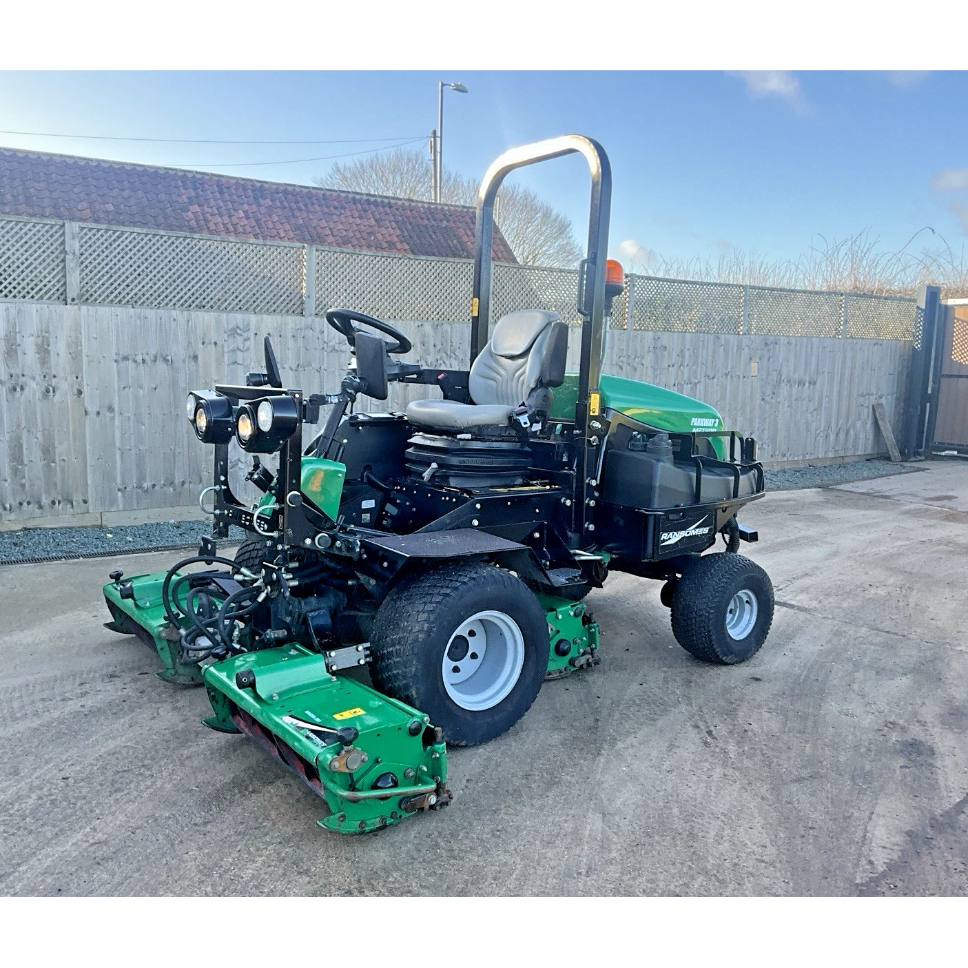 2014 RANSOMES PARKWAY 3 METEOR TRIPLE CYLINDER RIDE ON LAWN MOWER