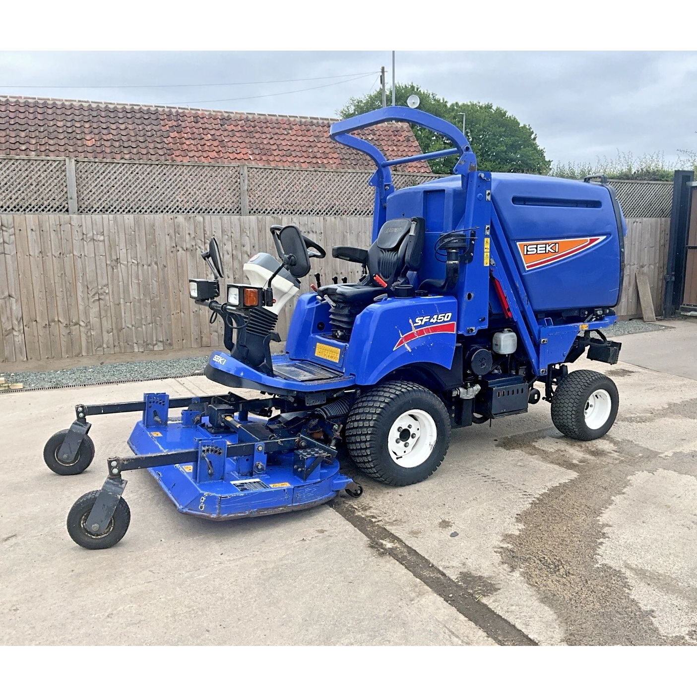2015 ISEKI SF450 OUTFRONT DIESEL HIGH TIP RIDE ON LAWN MOWER