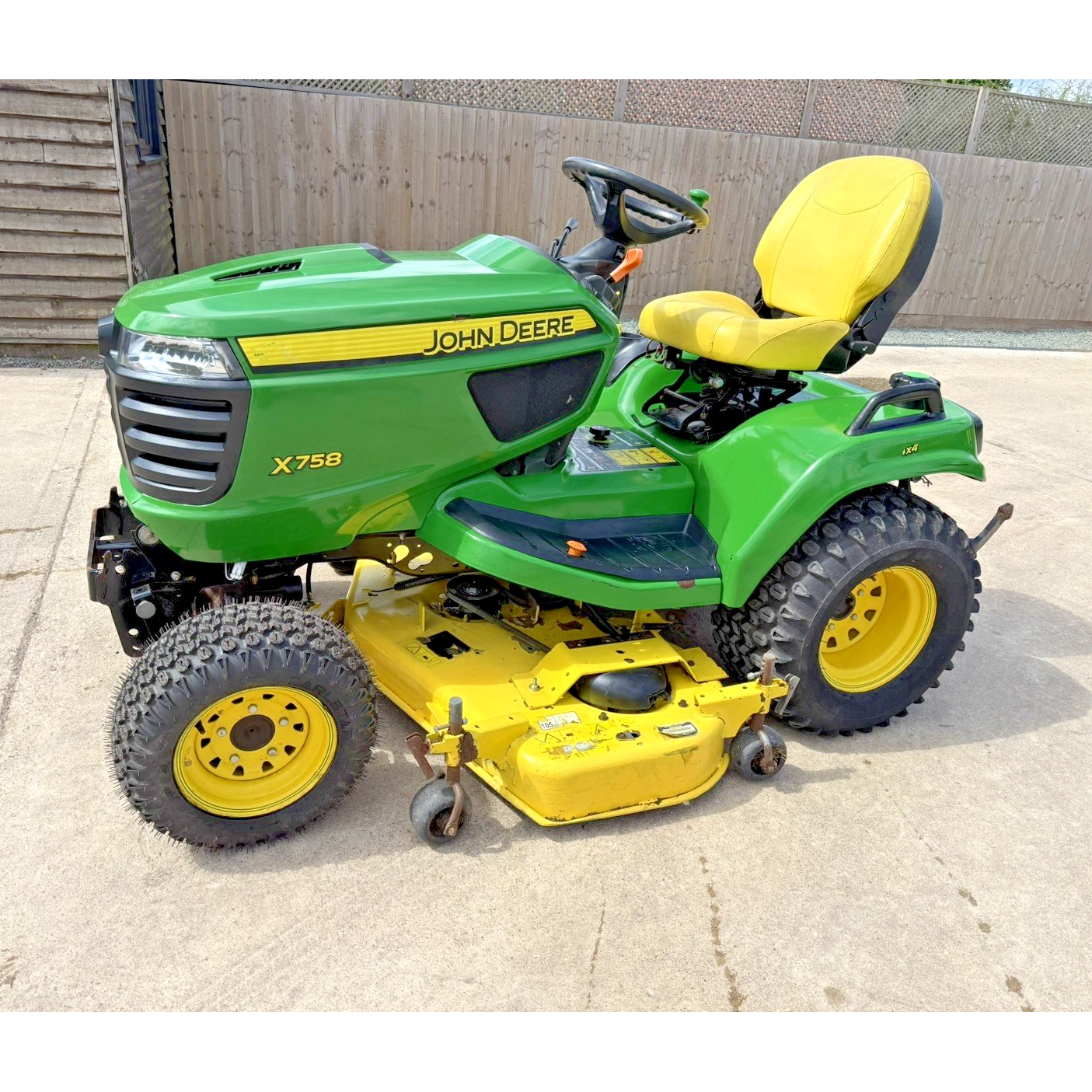 2015 JOHN DEERE X758 4WD DIESEL RIDE ON LAWN MOWER