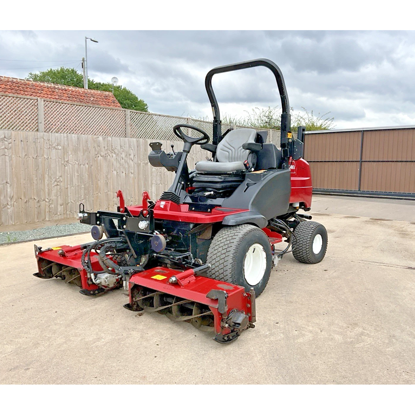 2015 TORO LT3340 TRIPLE CYLINDER RIDE ON LAWN MOWER