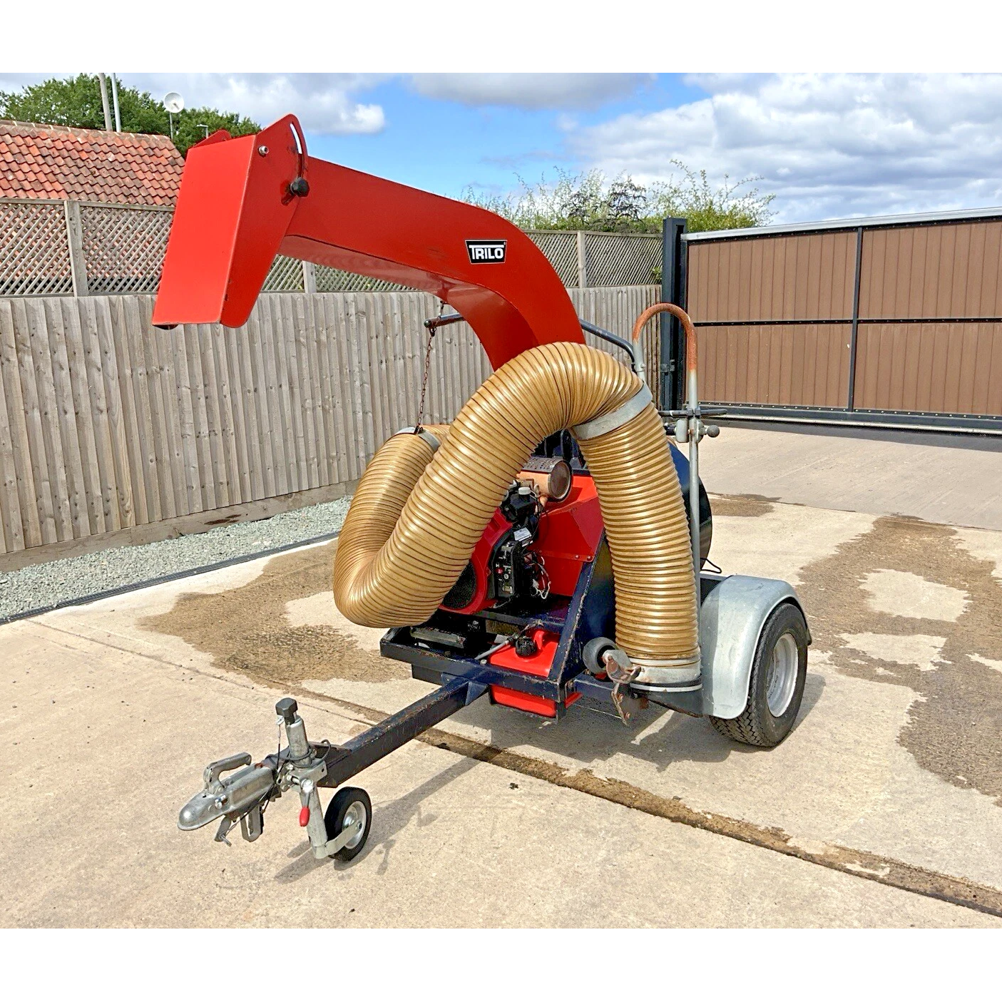 2015 TRILO SU60 TRAILED PETROL POWERED LEAF LITTER VACUUM COLLECTOR