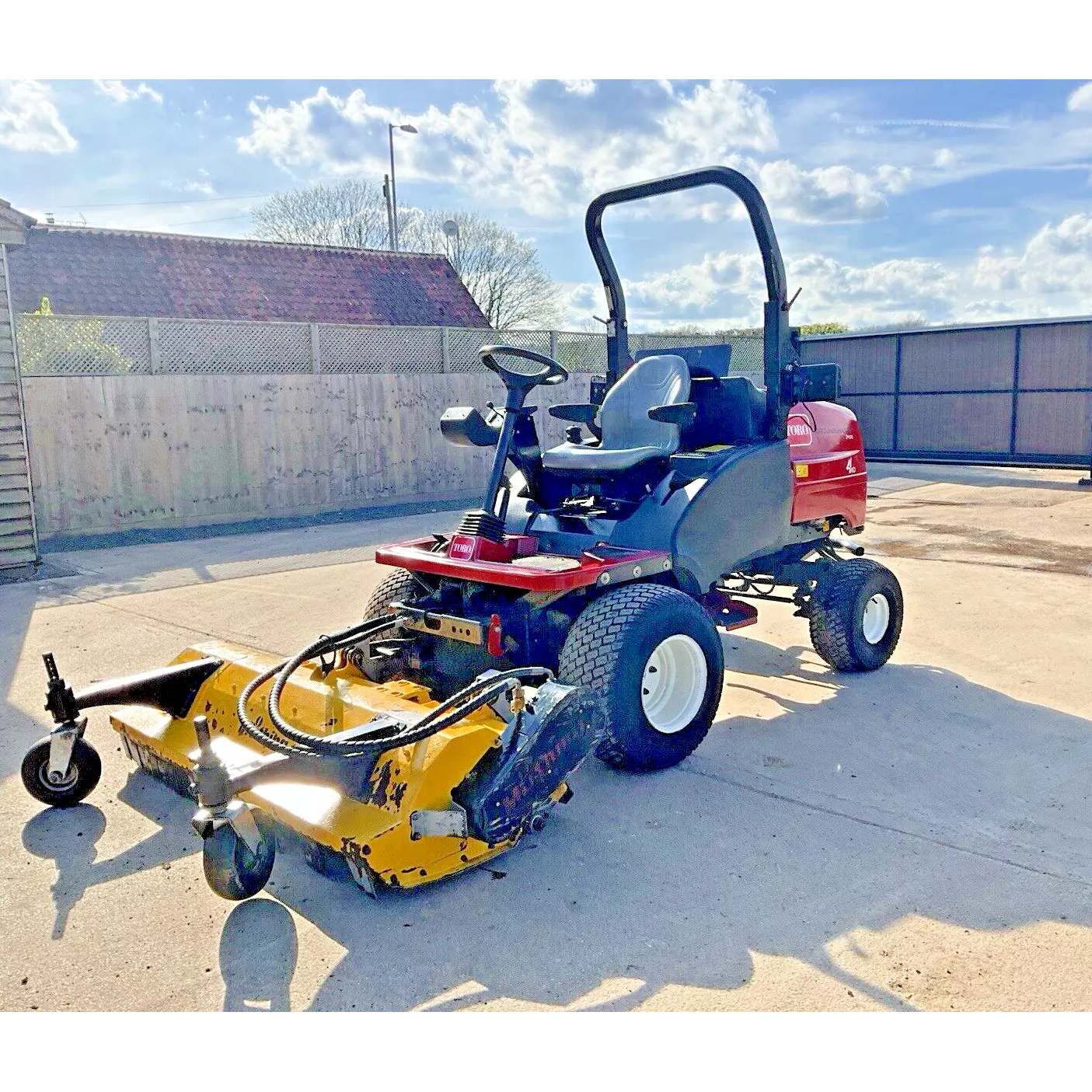 2016 TORO GROUNDMASTER 3400 OUTFRONT RIDE ON MOWER FITTED WITH MUTHING FLAIL | 2105 HOURS