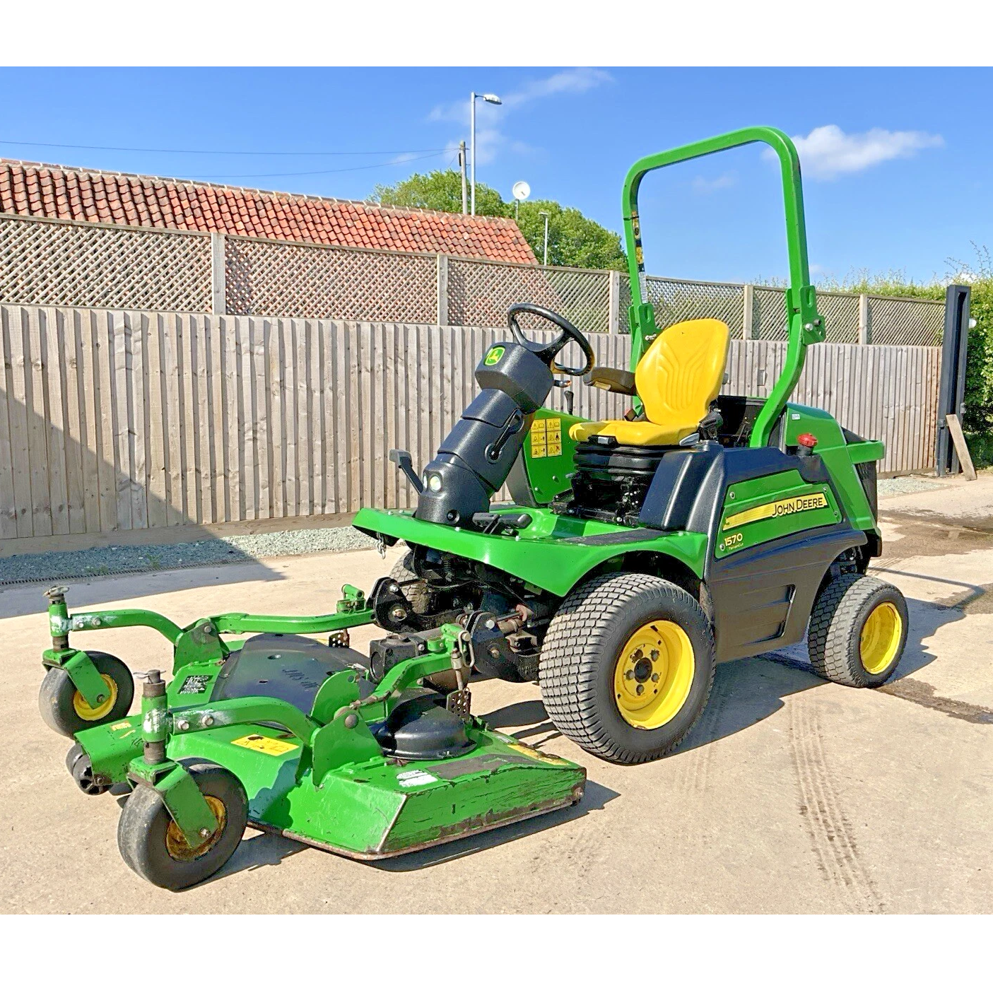 2017 JOHN DEERE 1570 OUTFRONT COMMERCIAL DIESEL RIDE ON LAWN MOWER