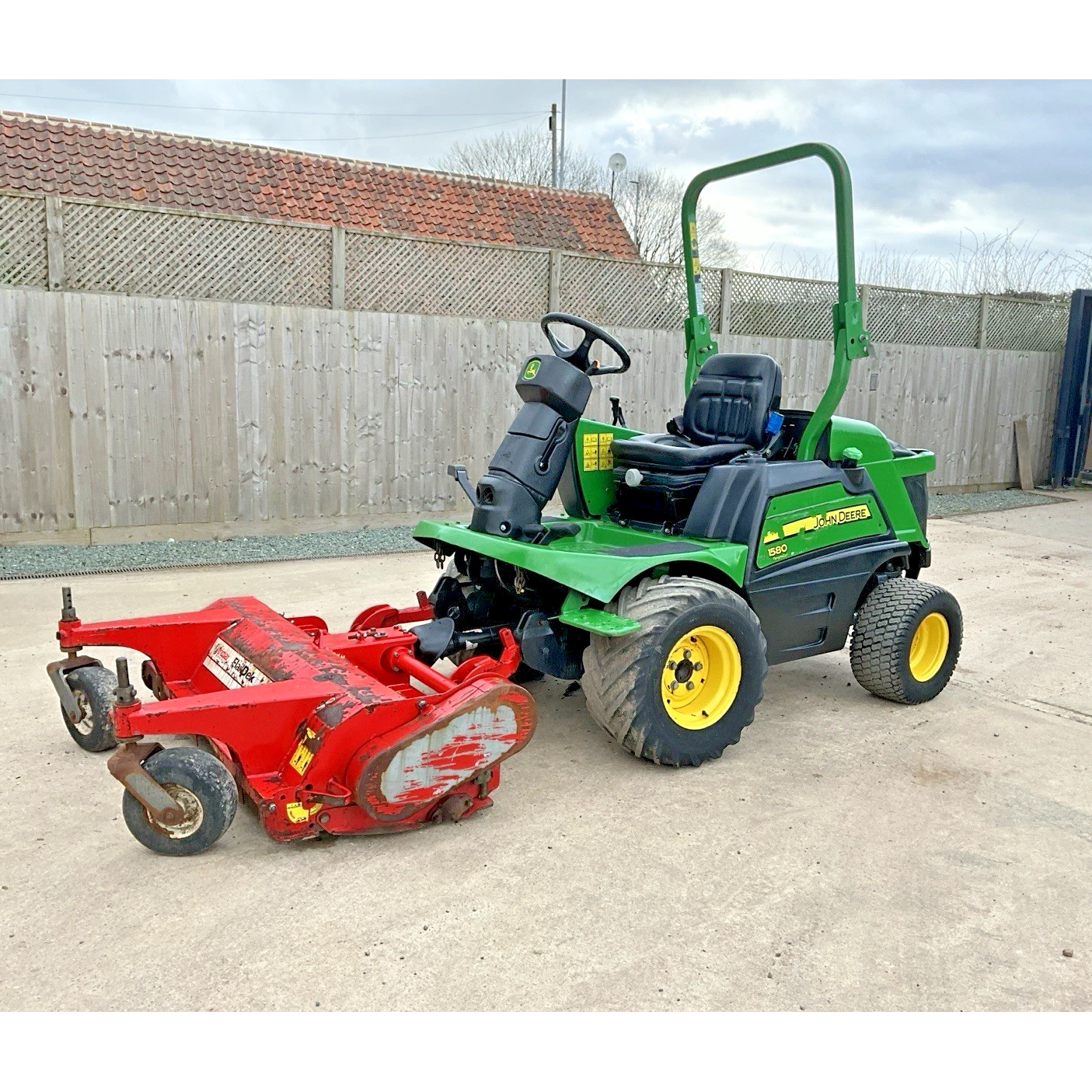 2017 JOHN DEERE 1580 OUTFRONT WITH TRIMAX FLAIL DIESEL RIDE ON LAWN MOWER