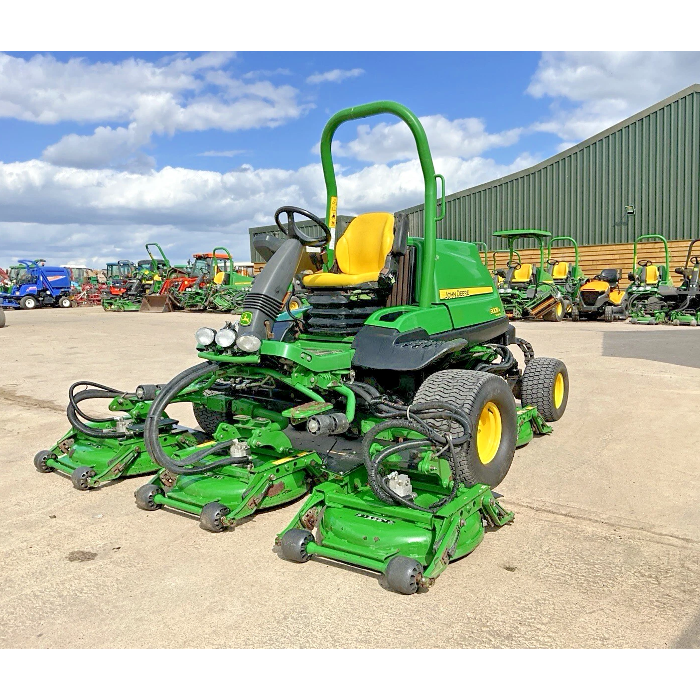 2017 JOHN DEERE 9009A 5 GANG POD WIDE AREA RIDE ON LAWN MOWER
