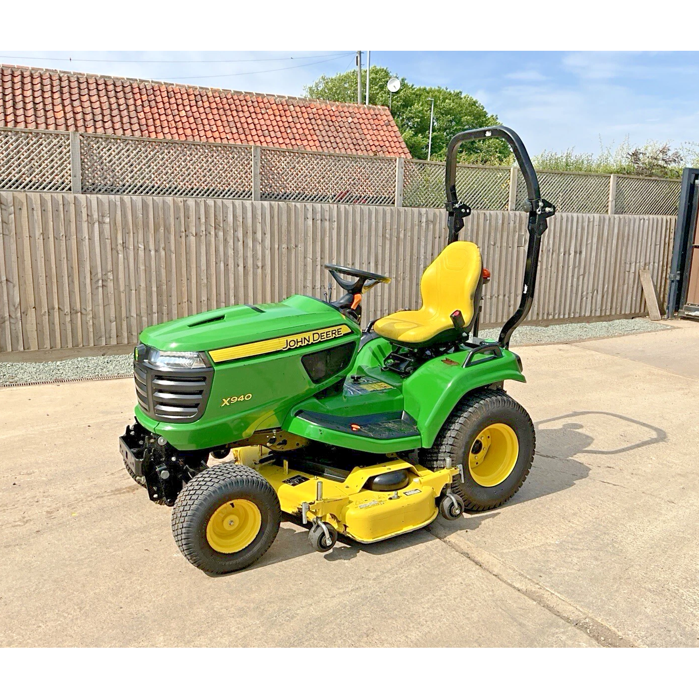2017 JOHN DEERE X940 DIESEL RIDE ON LAWN MOWER