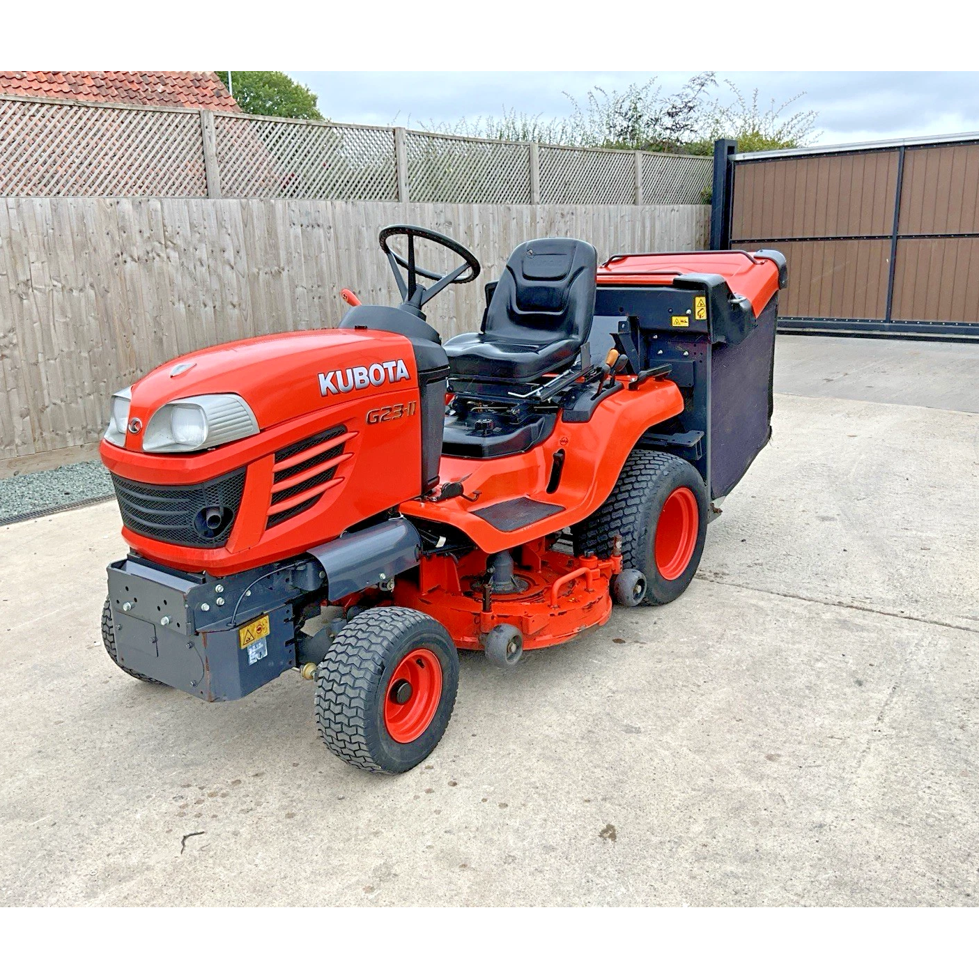2017 KUBOTA G23 -11 DIESEL RIDE ON LAWN MOWER | 1388 HOURS