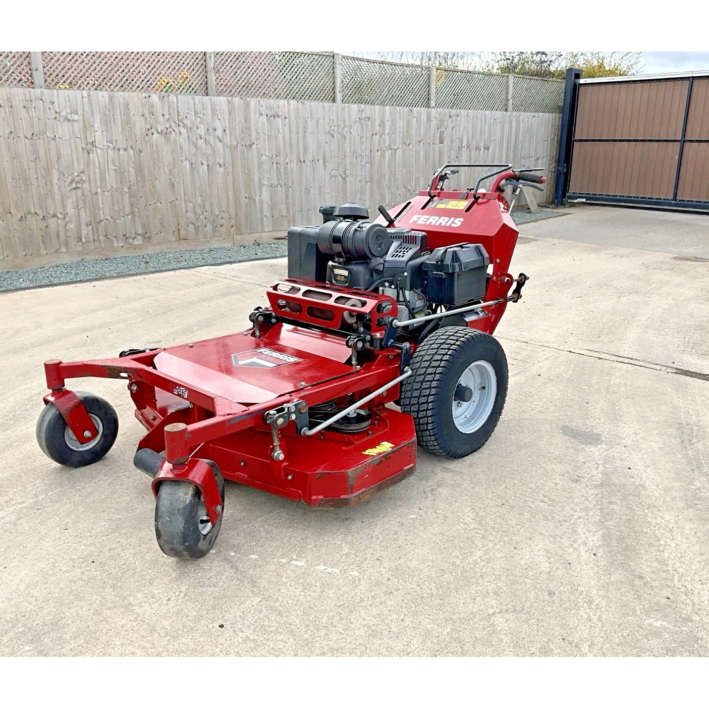 2018 FERRIS FW35 48 INCH PEDESTRIAN ZERO TURN LAWN MOWER