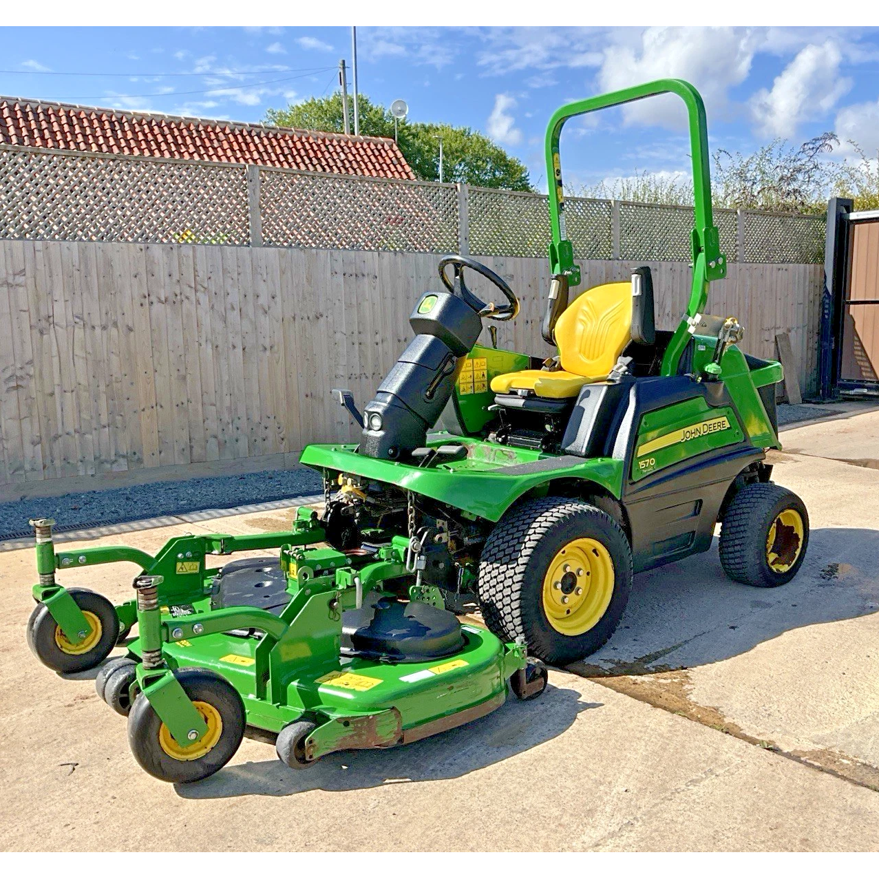 2018 JOHN DEERE 1570 OUTFRONT COMMERCIAL DIESEL RIDE ON MOWER