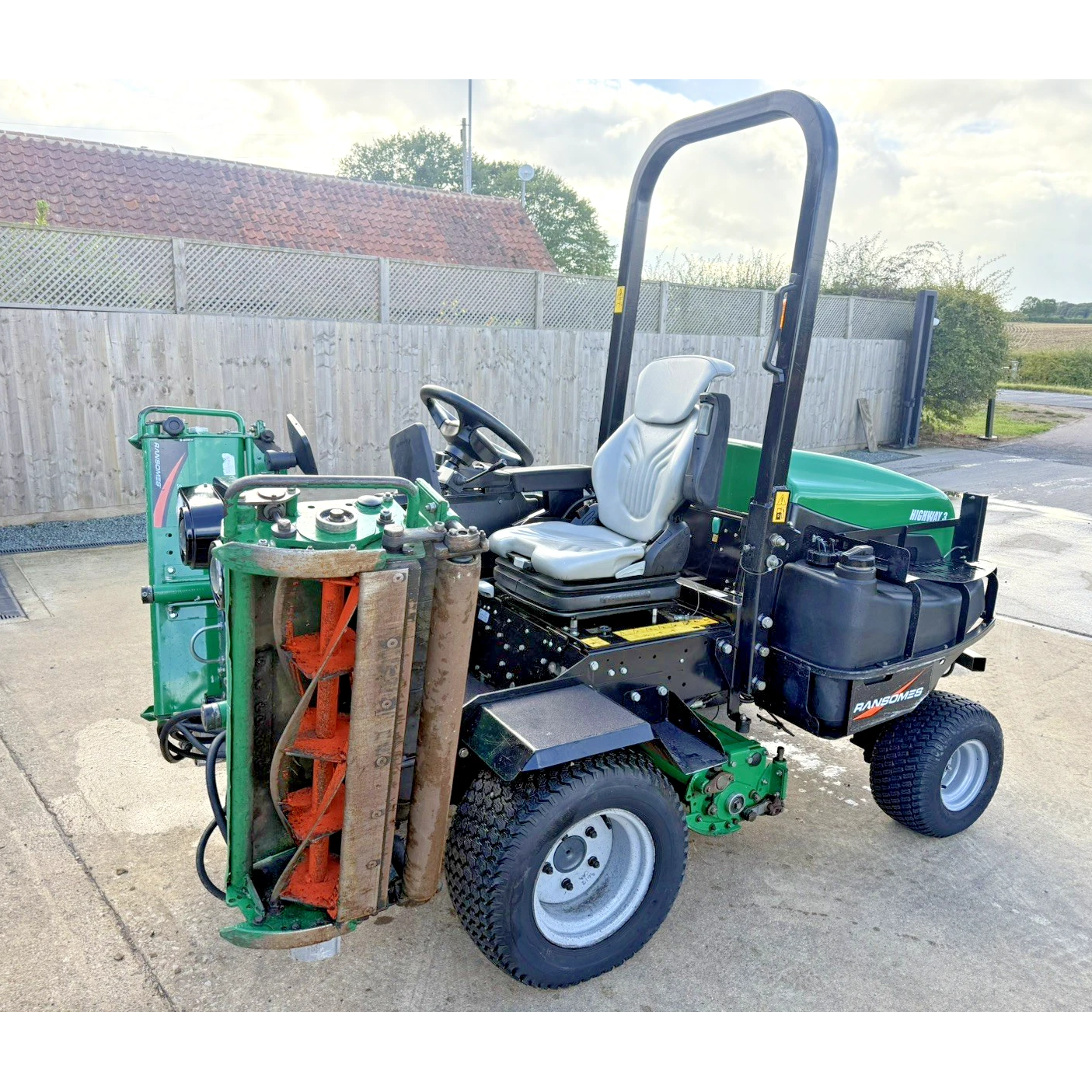 2018 RANSOMES HIGHWAY 3 TRIPLE CYLINDER RIDE ON MOWER