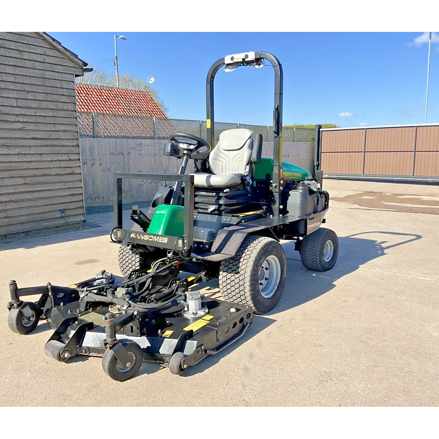 2018 RANSOMES HR300 OUTFRONT ROTARY DIESEL RIDE ON LAWN MOWER | 1716HOURS
