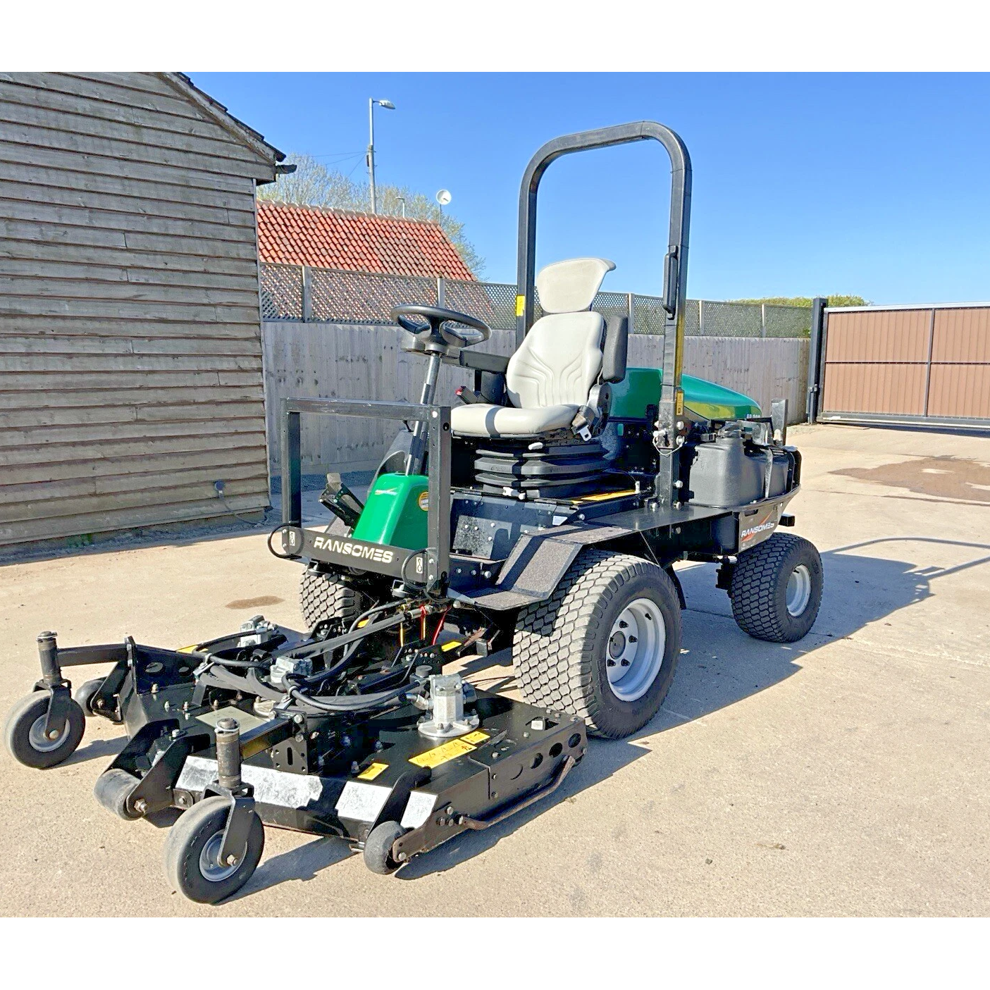 2018 RANSOMES HR300 OUTFRONT ROTARY DIESEL RIDE ON MOWER | 1943 HOURS