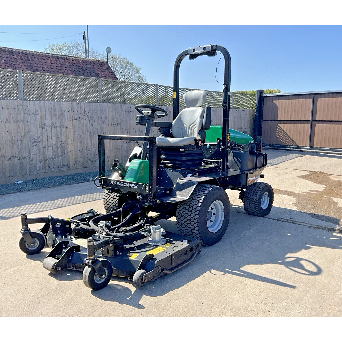 2018 RANSOMES HR300 OUTFRONT ROTARY DIESEL RIDE ON LAWN MOWER | 2058 HOURS
