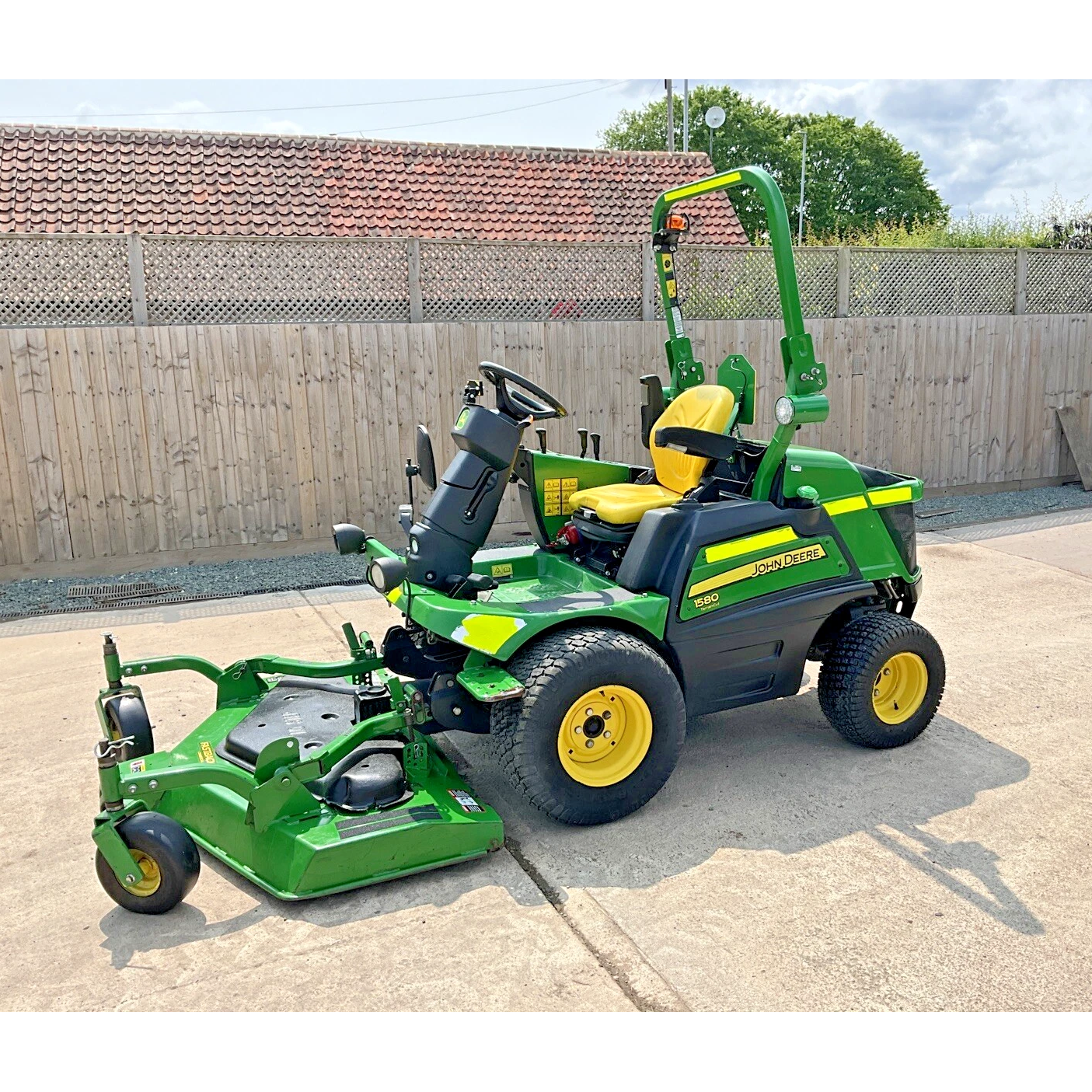 2019 JOHN DEERE 1580 OUTFRONT COMMERCIAL DIESEL RIDE ON LAWN MOWER