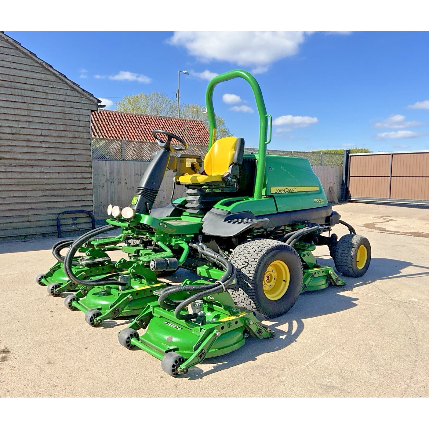 2019 JOHN DEERE 9009A 5 GANG POD WIDE AREA RIDE ON LAWN MOWER 1628HRS