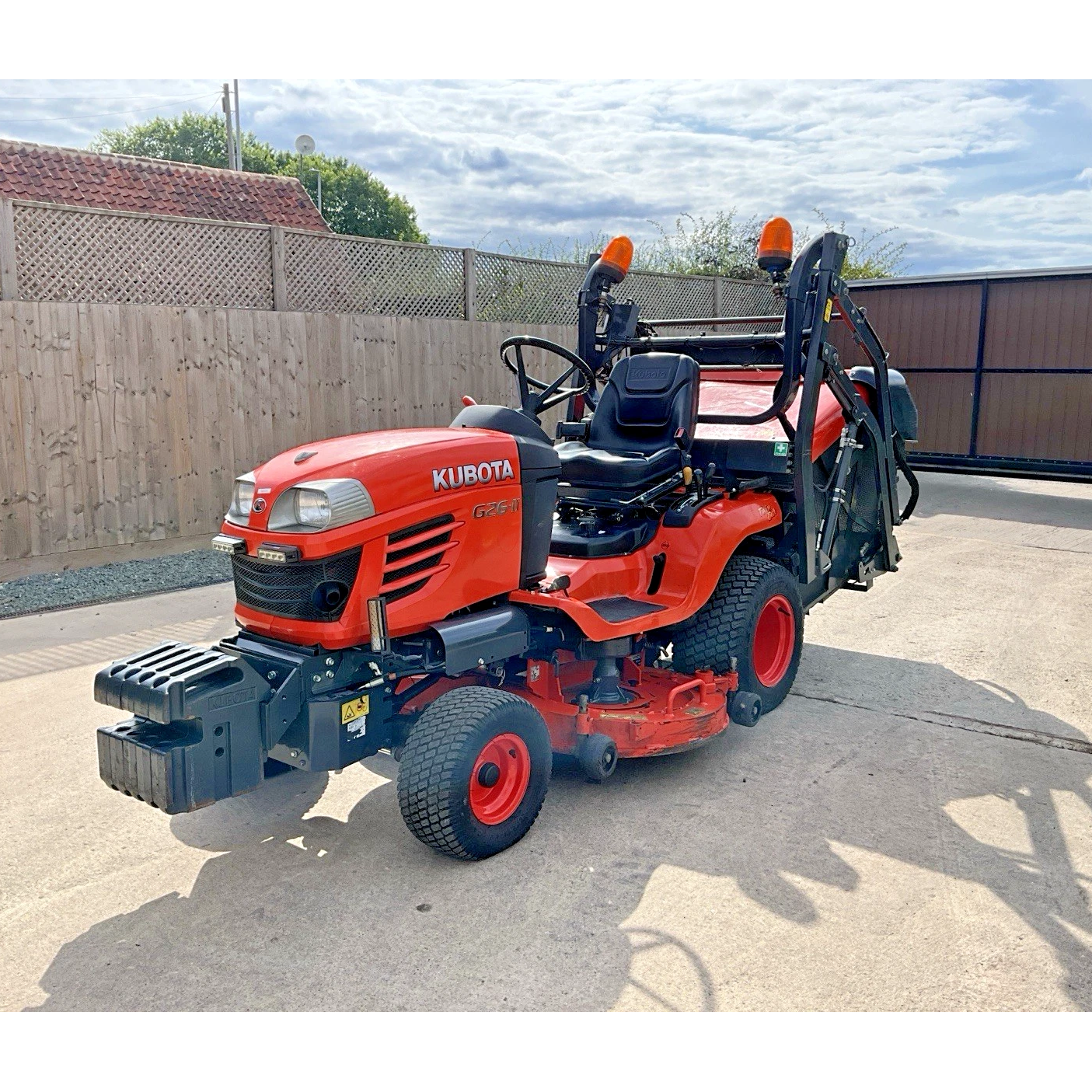 2019 KUBOTA G26 -11 DIESEL RIDE ON LAWN MOWER