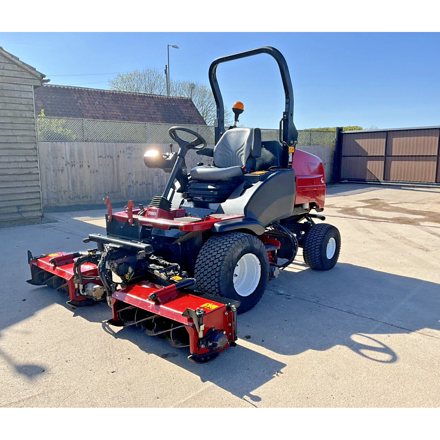 2019 TORO LT3340 TRIPLE CYLINDER RIDE ON LAWN MOWER | 633 HOURS