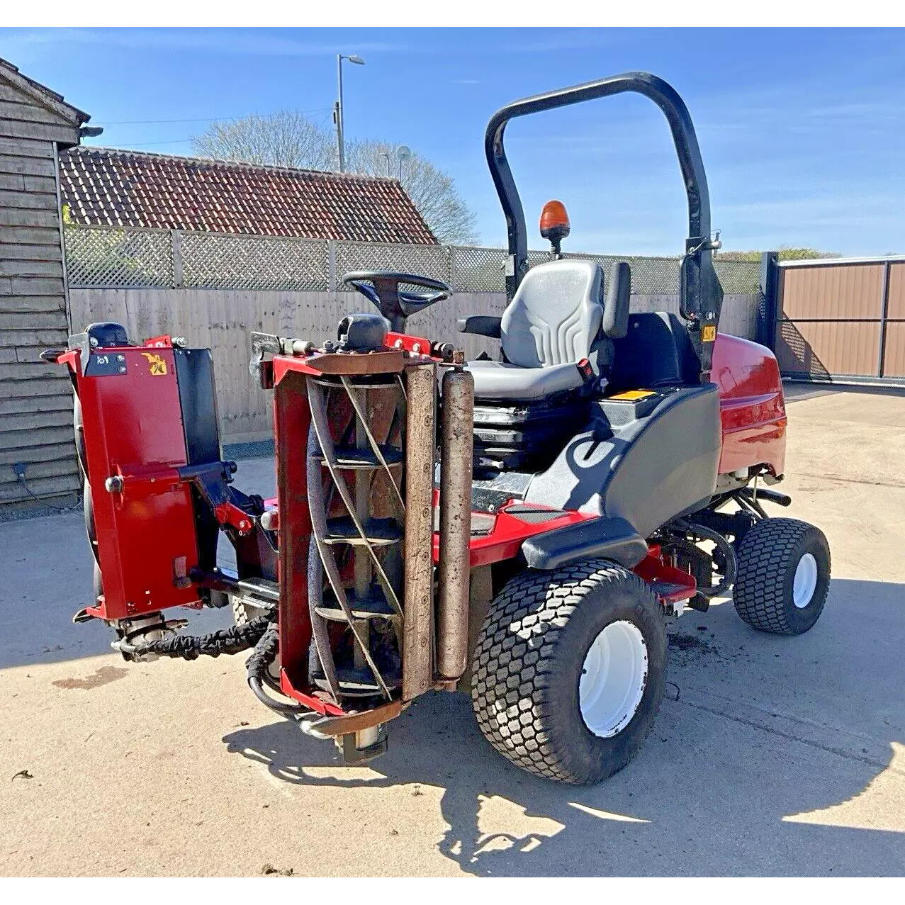 2019 TORO LT3340 TRIPLE CYLINDER RIDE ON LAWN MOWER | 831 HOURS