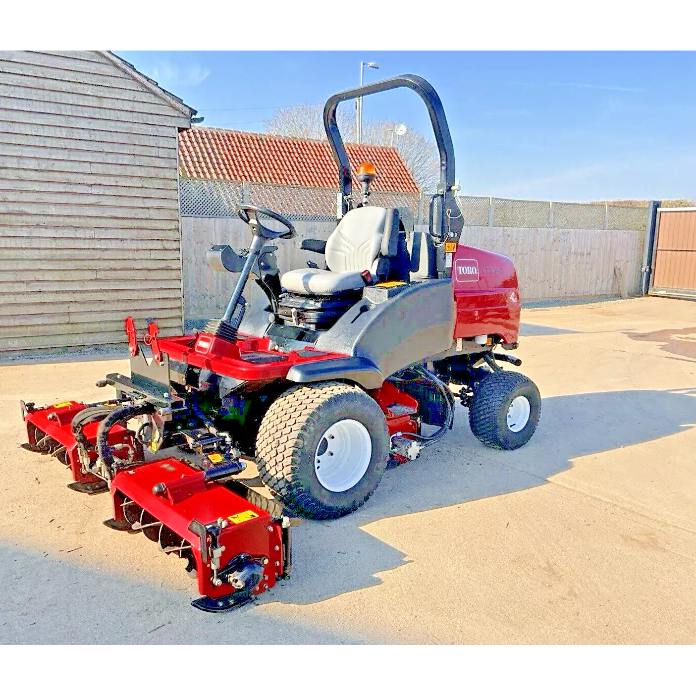 2019 TORO LT3340 TRIPLE CYLINDER RIDE ON LAWN MOWER | 648 Hours
