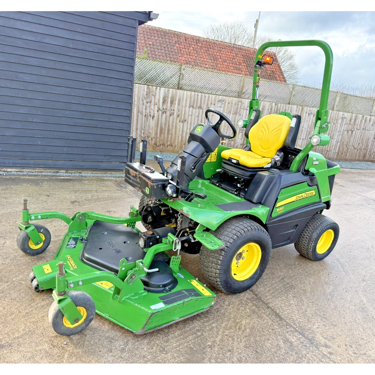 2020 JOHN DEERE 1580 OUTFRONT DIESEL RIDE ON MOWER | 1443HOURS